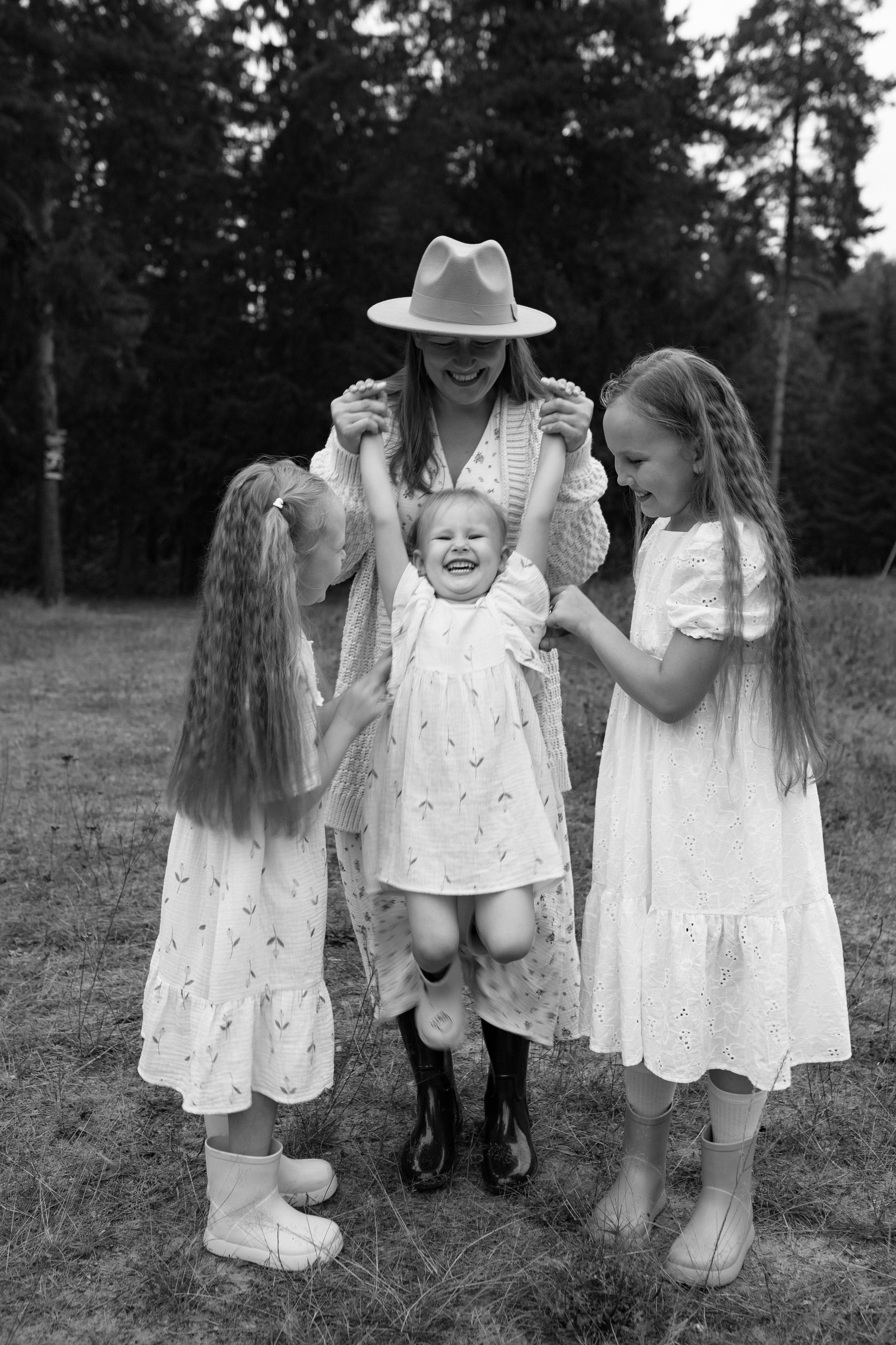 Мама Алина, Маша, Дина и Анечка. Фотограф Татьяна Семенова