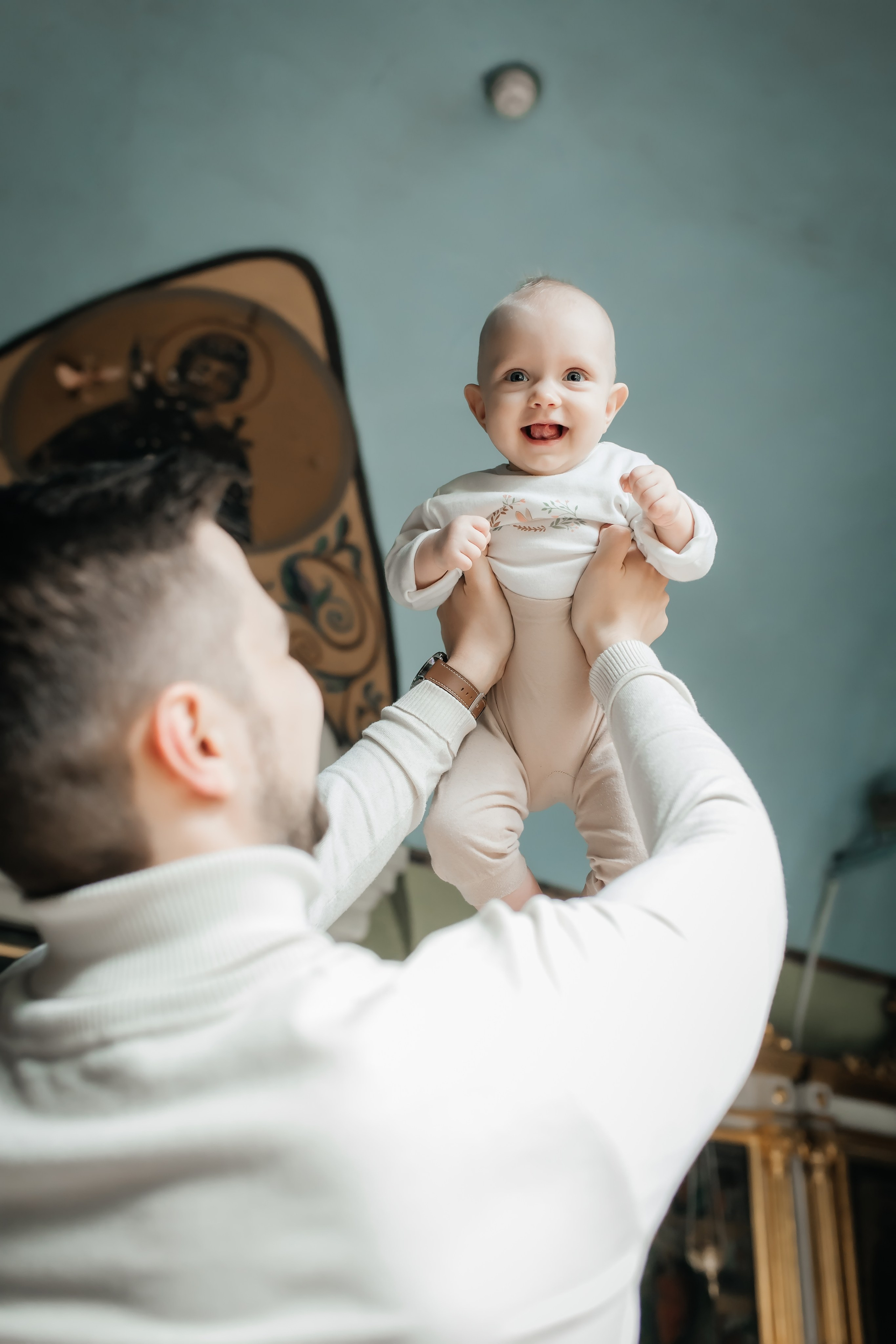 Крещение Ксении в Храме Казанской Иконы Божией матери в Коломенском. Фотограф на крещение и венчание Москва  Надежда Баланина