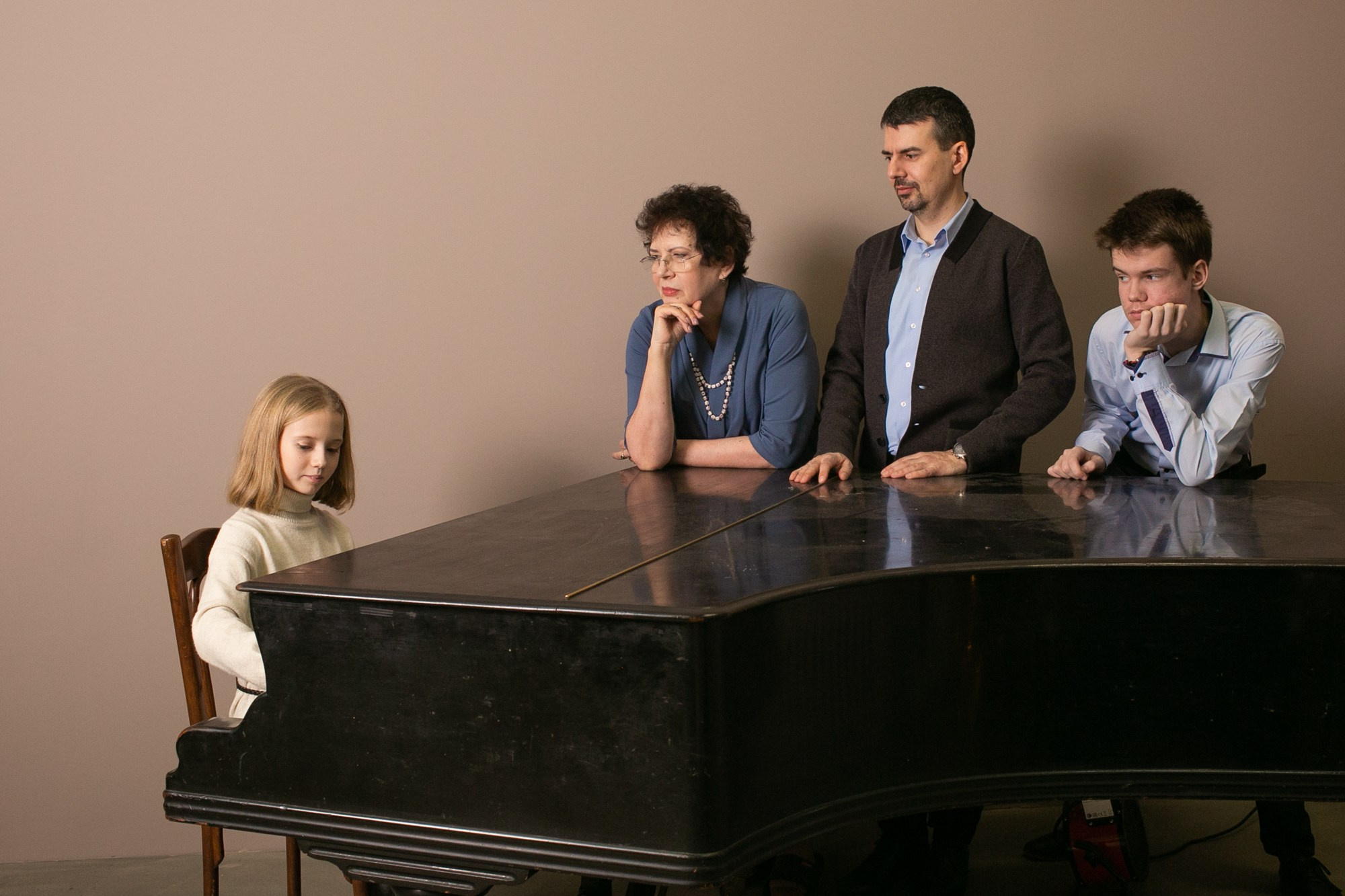 Новый год в кругу семьи (съемка в студии). Семейный фотограф в Нарве Эля Калиниченко