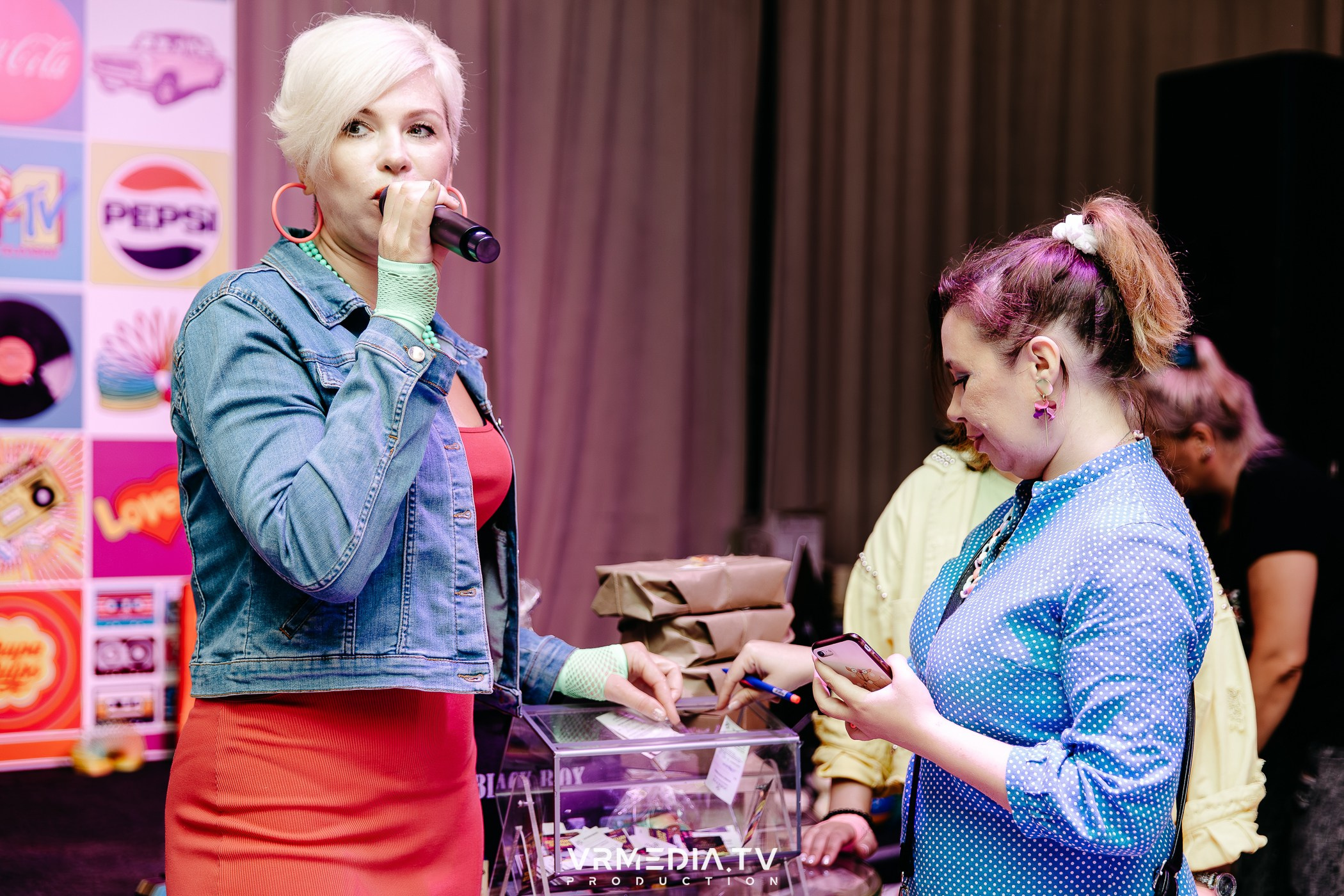 «Назад в 90-е!» в ресторане «Империя»