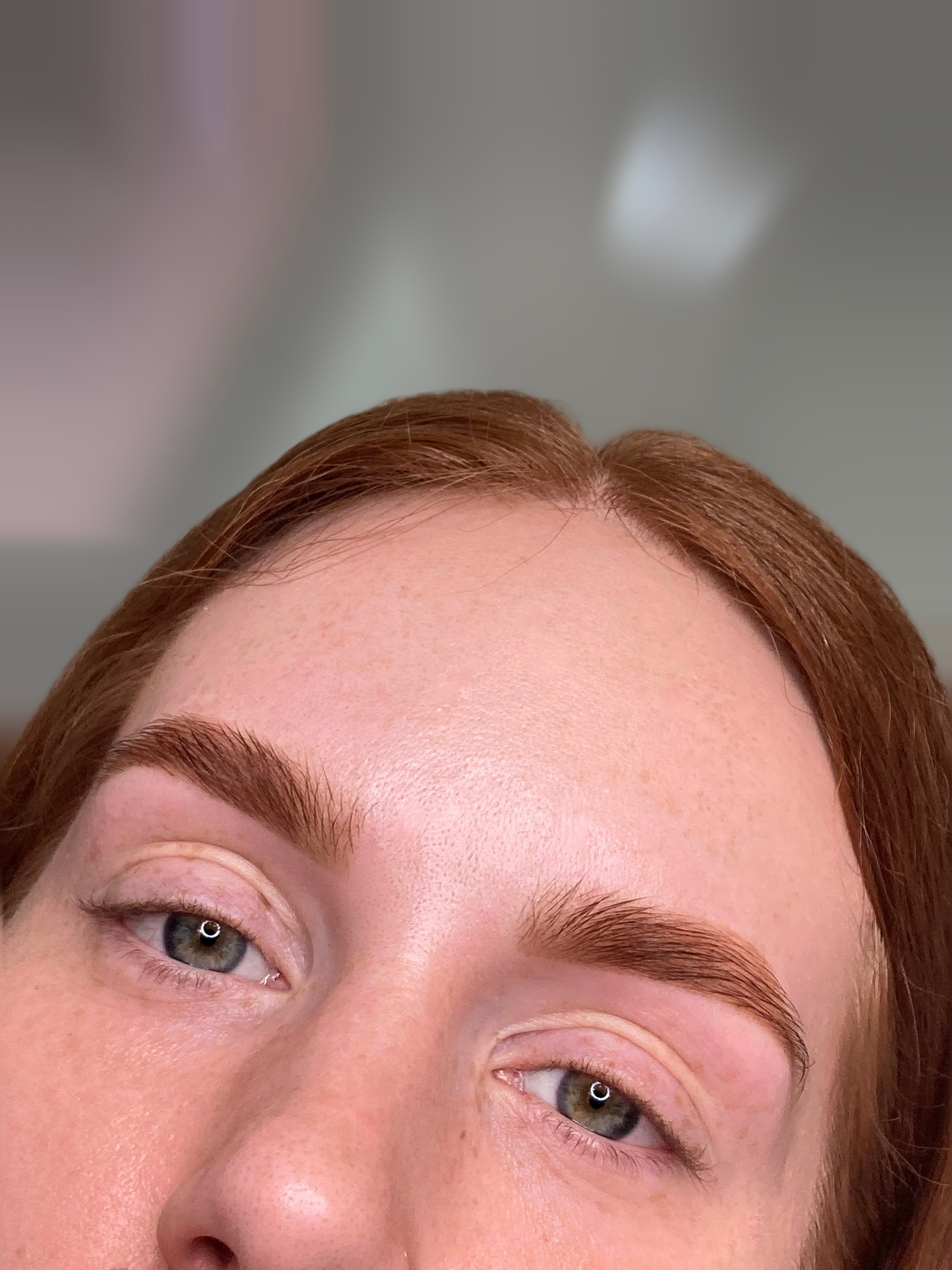 БРОВИ И РЕСНИЦЫ МОСКВА. СВАДЕБНЫЙ ВИЗАЖИСТ-СТИЛИСТ В МОСКВЕ ПРИЧЕСКИ МАКИЯЖ БРОВИ ВЫЕЗД