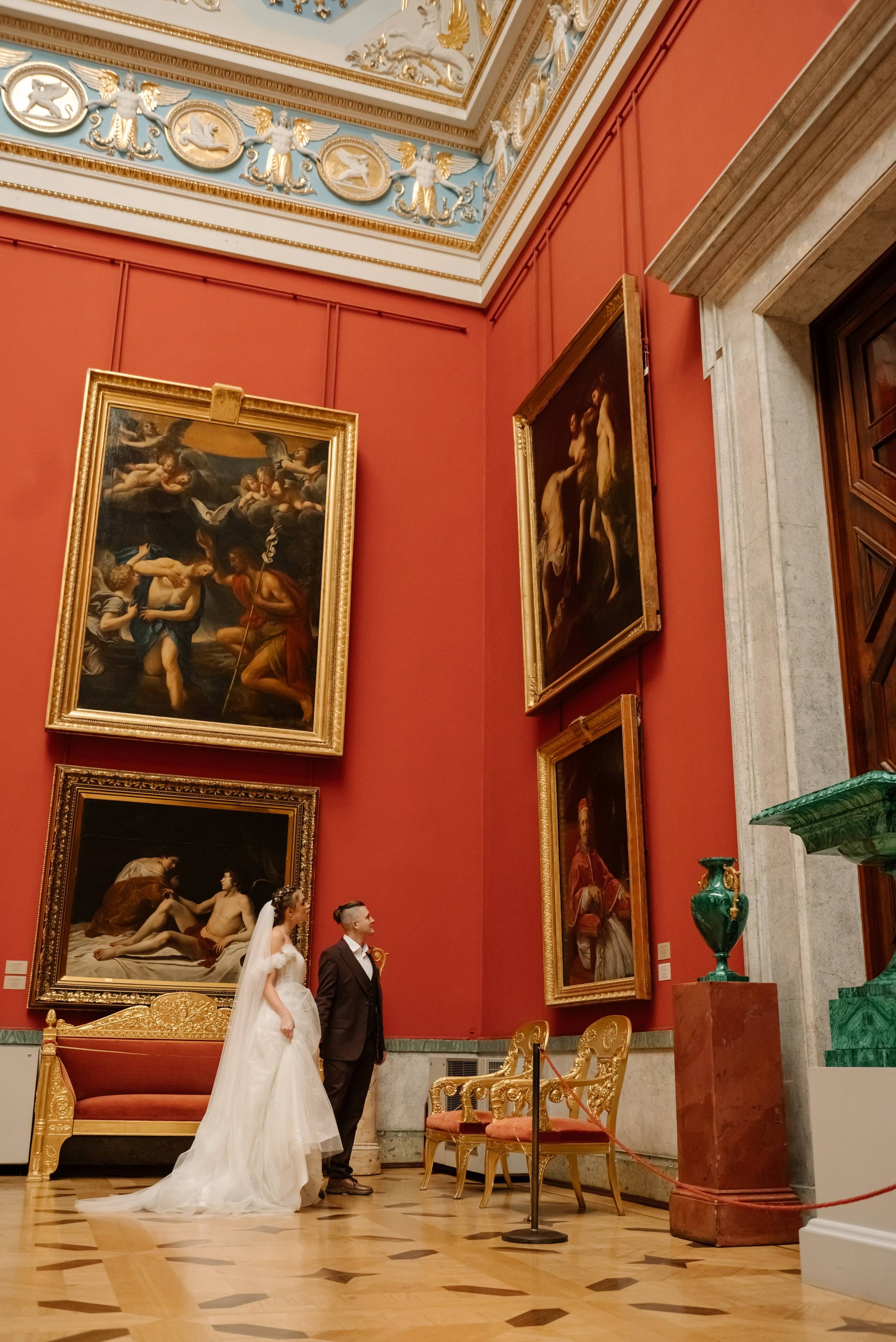 В залах лучшего музея. Свадебный и сеейный фотограф в Санкт-Петербурге Елена Худякова