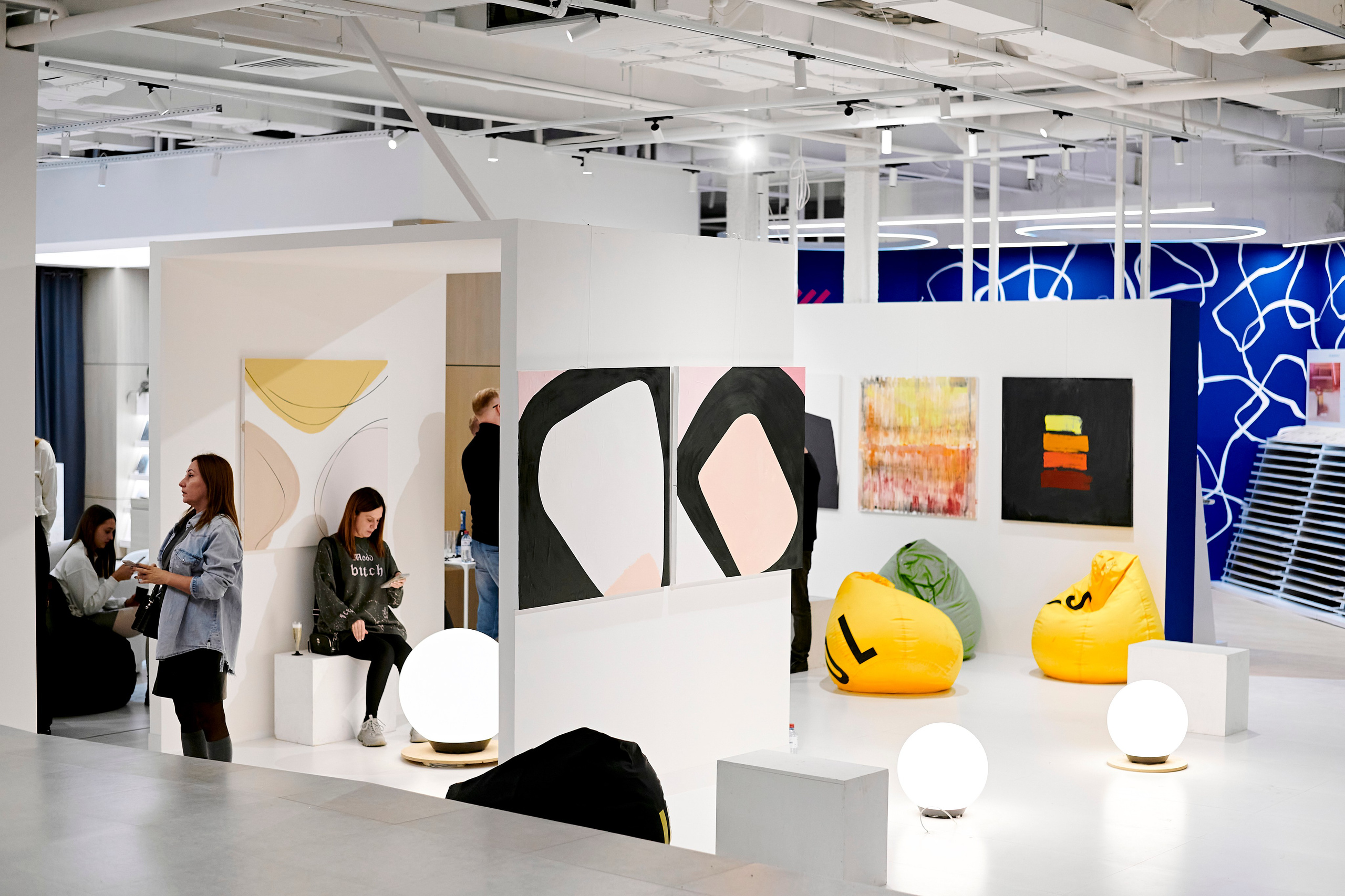 The Holst. Выставка Юлии Остапенко. Фотограф Постольник Дарья