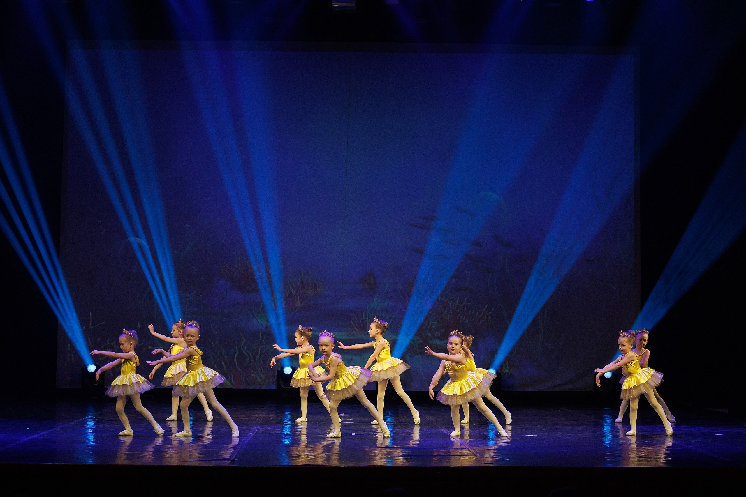 Репортажная фотосъемка отчетного концерта студии танцвев LilBallerine. Профессиональный фотограф в Новосибирске