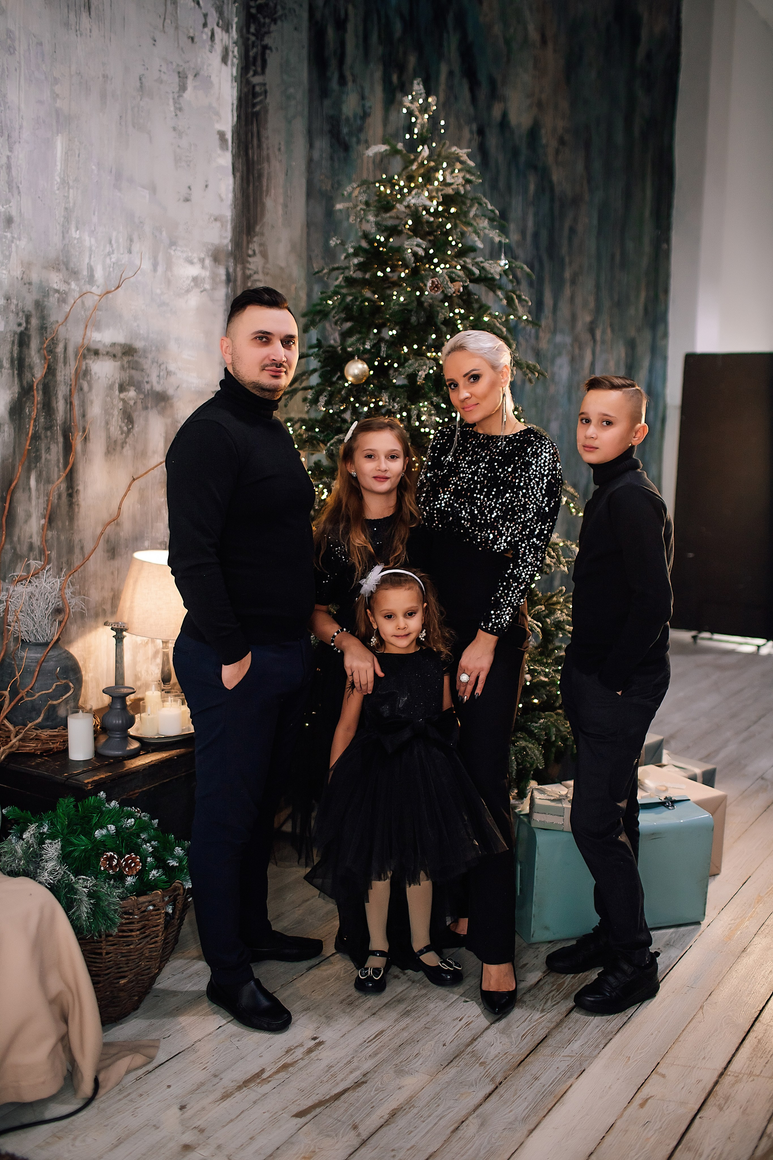 Новогодняя фотосессия женская семейная индивидуальная в студии. Ваш фотограф в Москве — Зернова Лидия