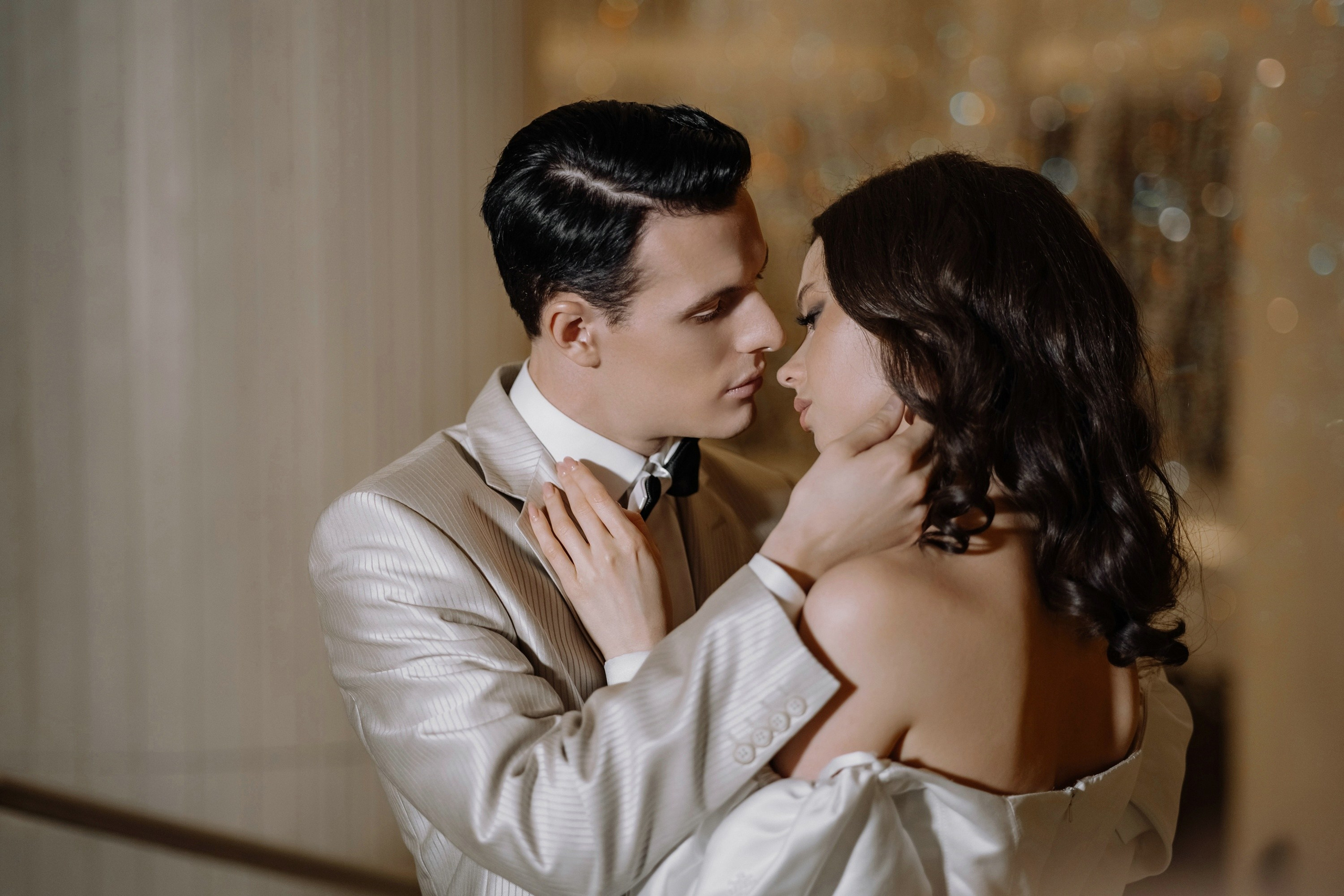 Фотосессия свадьбы на лестнице в Hyatt Regency Moscow Petrovsky Park. Свадебный и семейный фотограф в Москве Светлана Зоткина