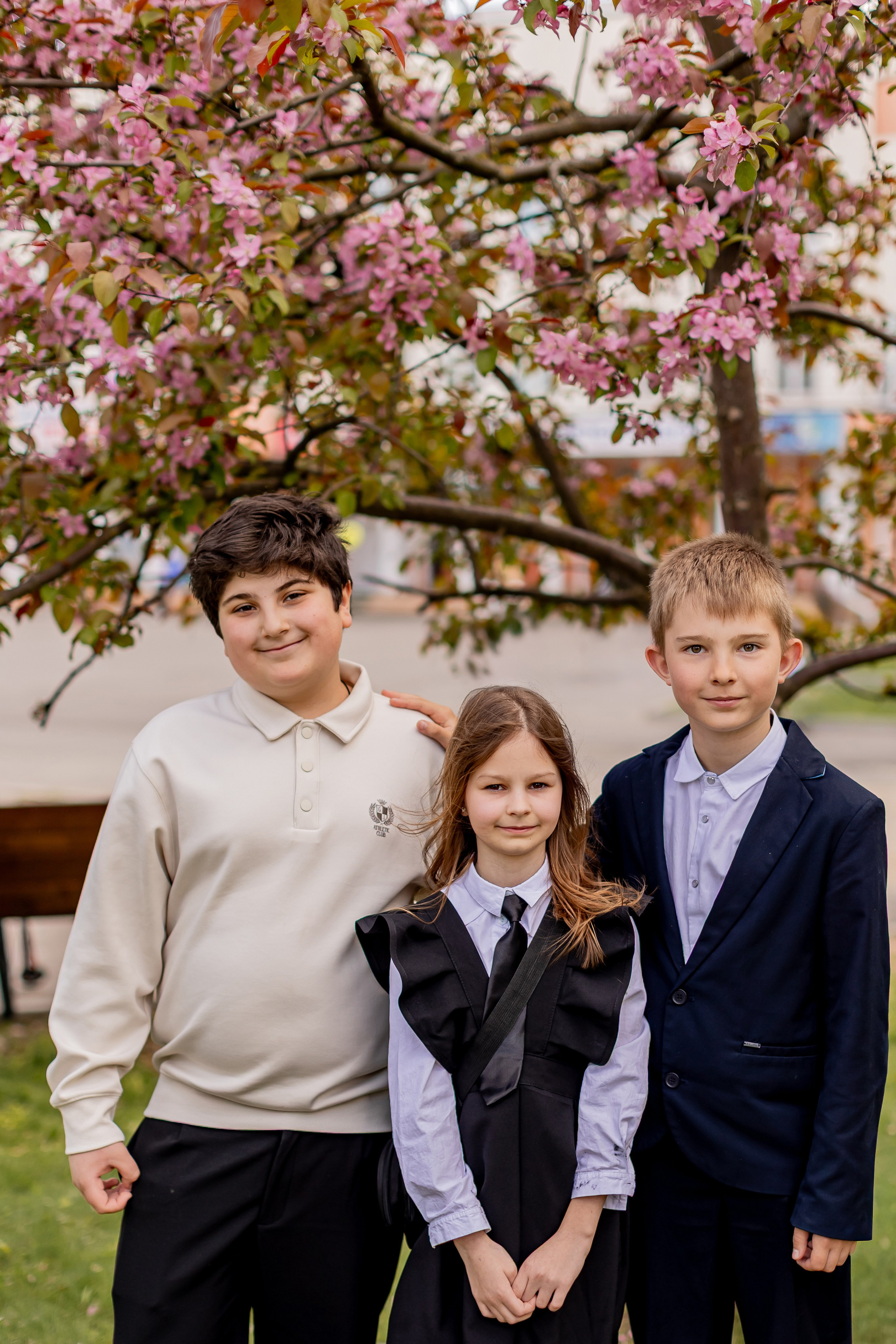 Выпускной в начальной школе на улице. Фотограф и видеограф Москва. Свадебный фотограф, видеограф. Выпускные альбомы. Оживающие альбомы
