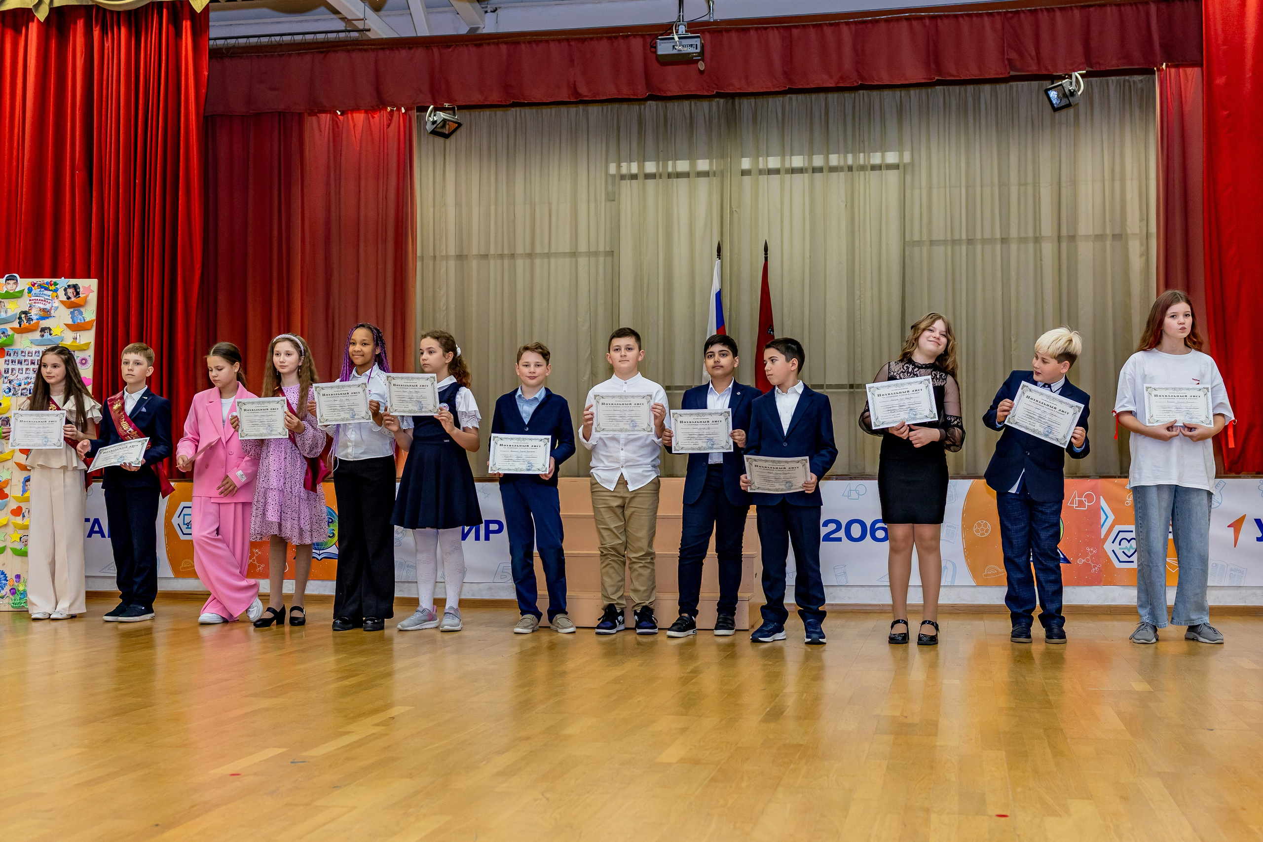 Выпускной праздник в начальной школе. Фотограф и видеограф Москва. Свадебный фотограф, видеограф. Выпускные альбомы. Оживающие альбомы