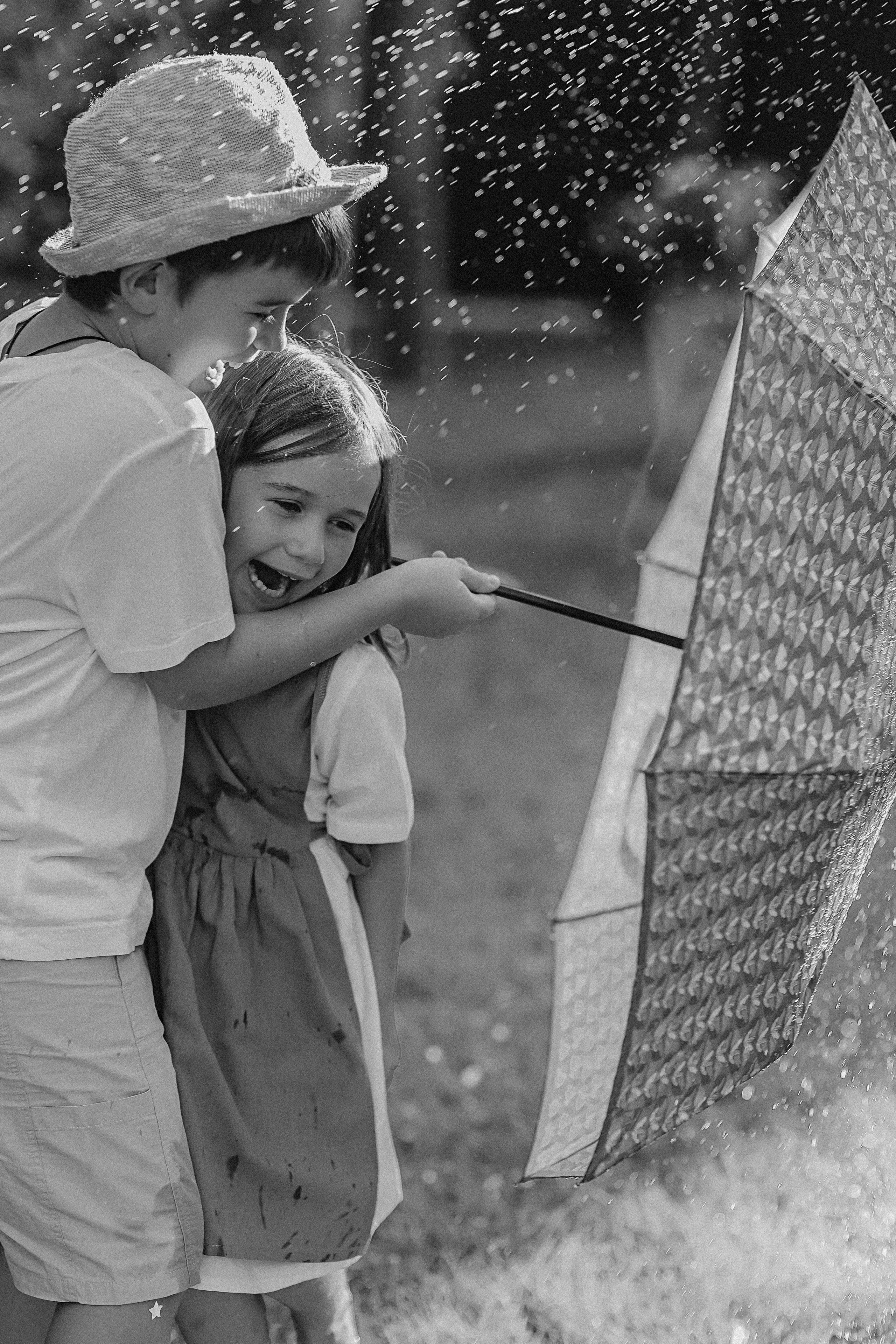 Стирка у дома. Семейный фотограф Тюмень, фотограф на роды Салмина Мария