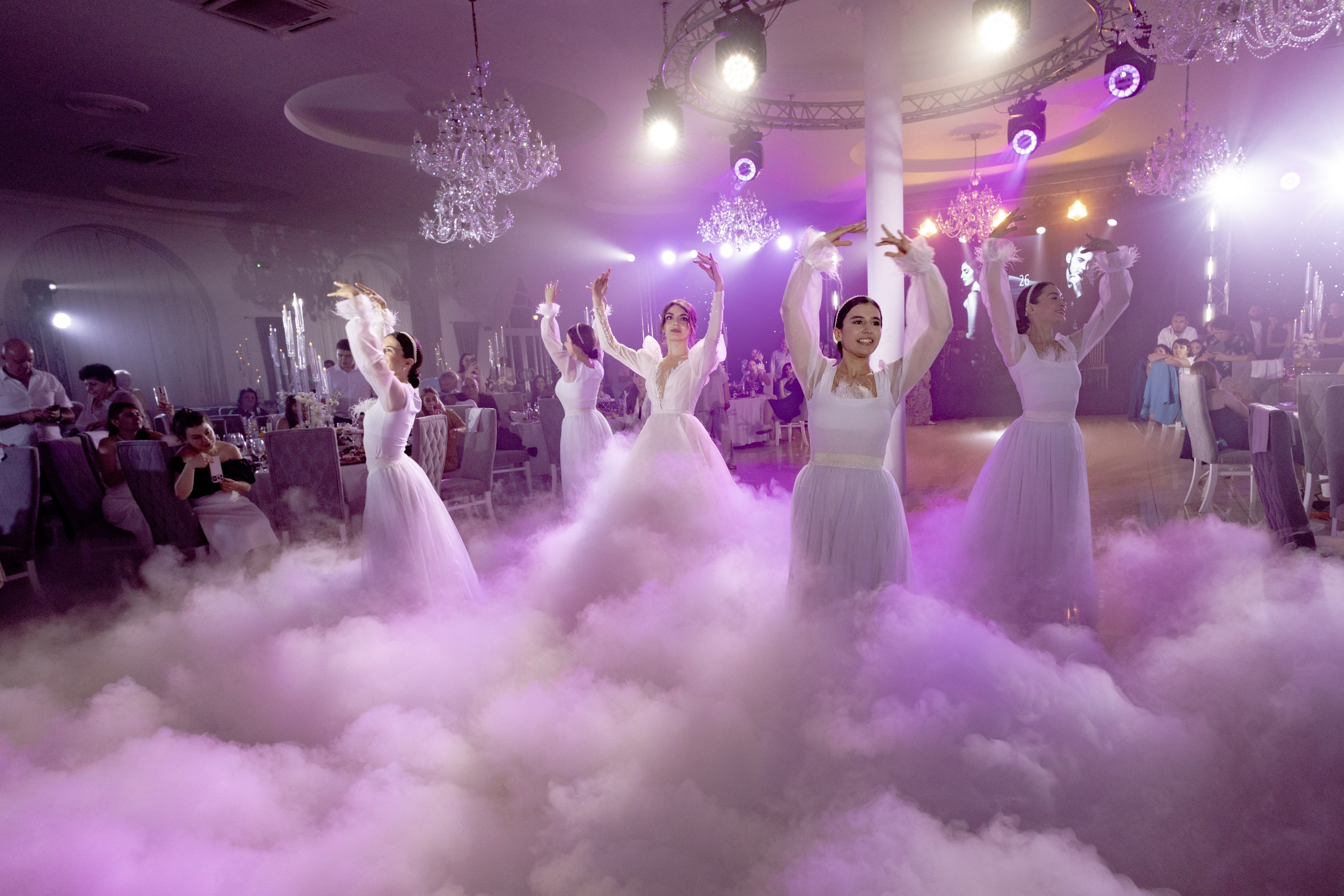 Свадебные съемки. Профессиональный фотограф и видеооператор