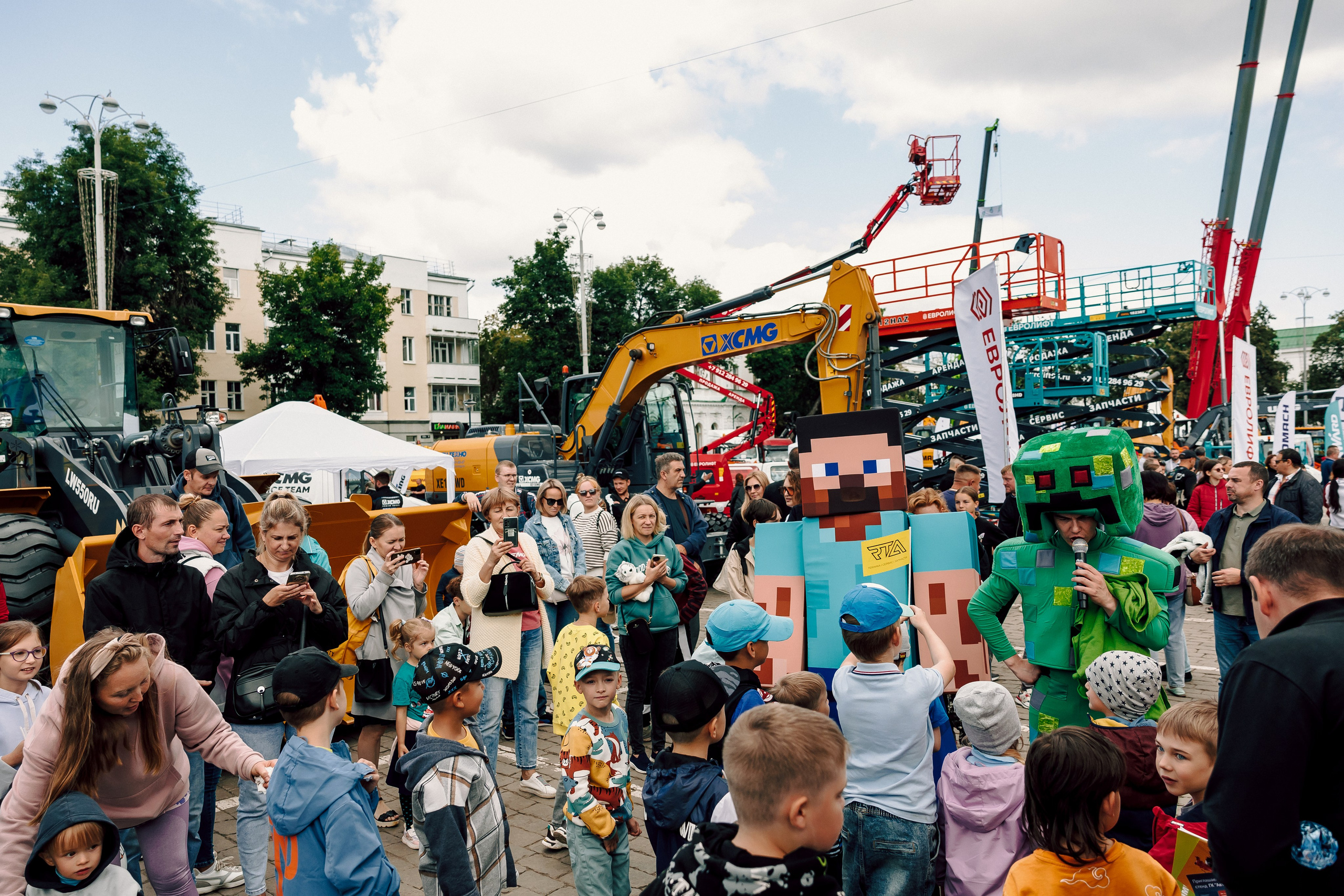 Массовые мероприятия на открытом воздухе. Лёшка Варзегов — фотограф