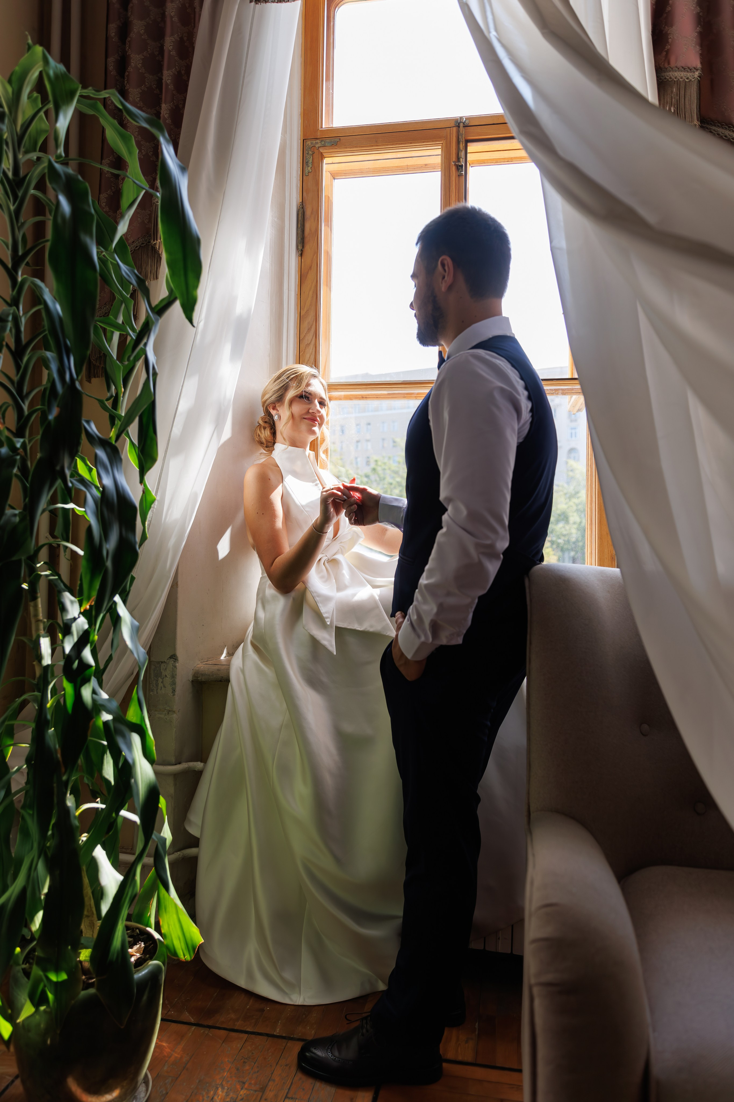 Свадебная фотосессия в библиотеке-читальне им А. С. Пушкина. Свадебный фотограф Москва и МО Сергей Киржаев