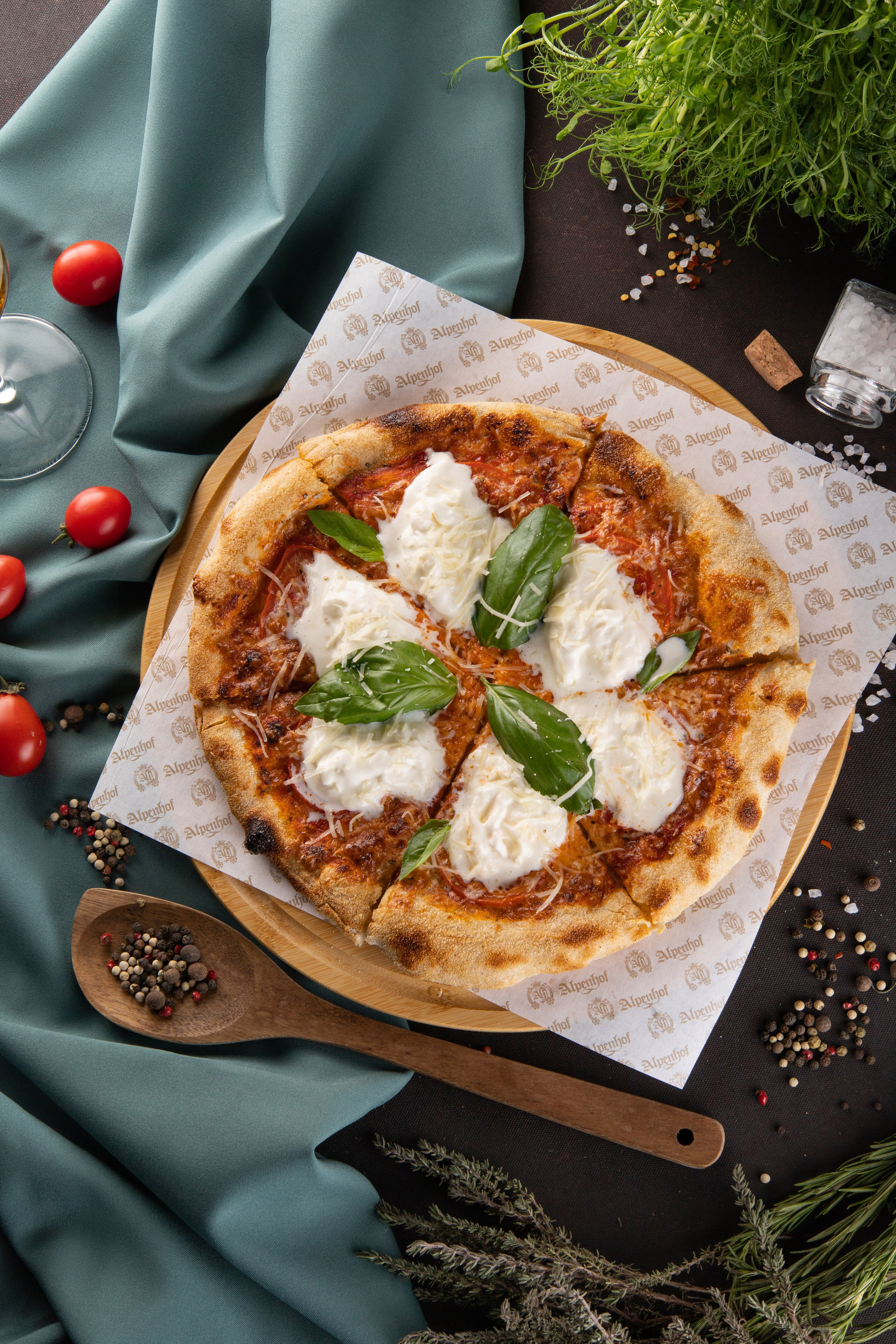 Фотографии пиццы в Астане. Рекламный фуд фотограф и видеограф в Астане Алина Лысенко