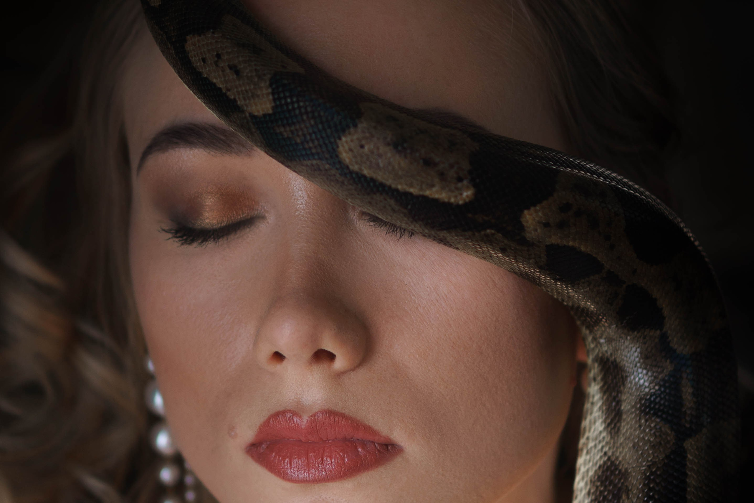 Настя и змея. Фотограф Kostyanika_olga в Екатеринбурге