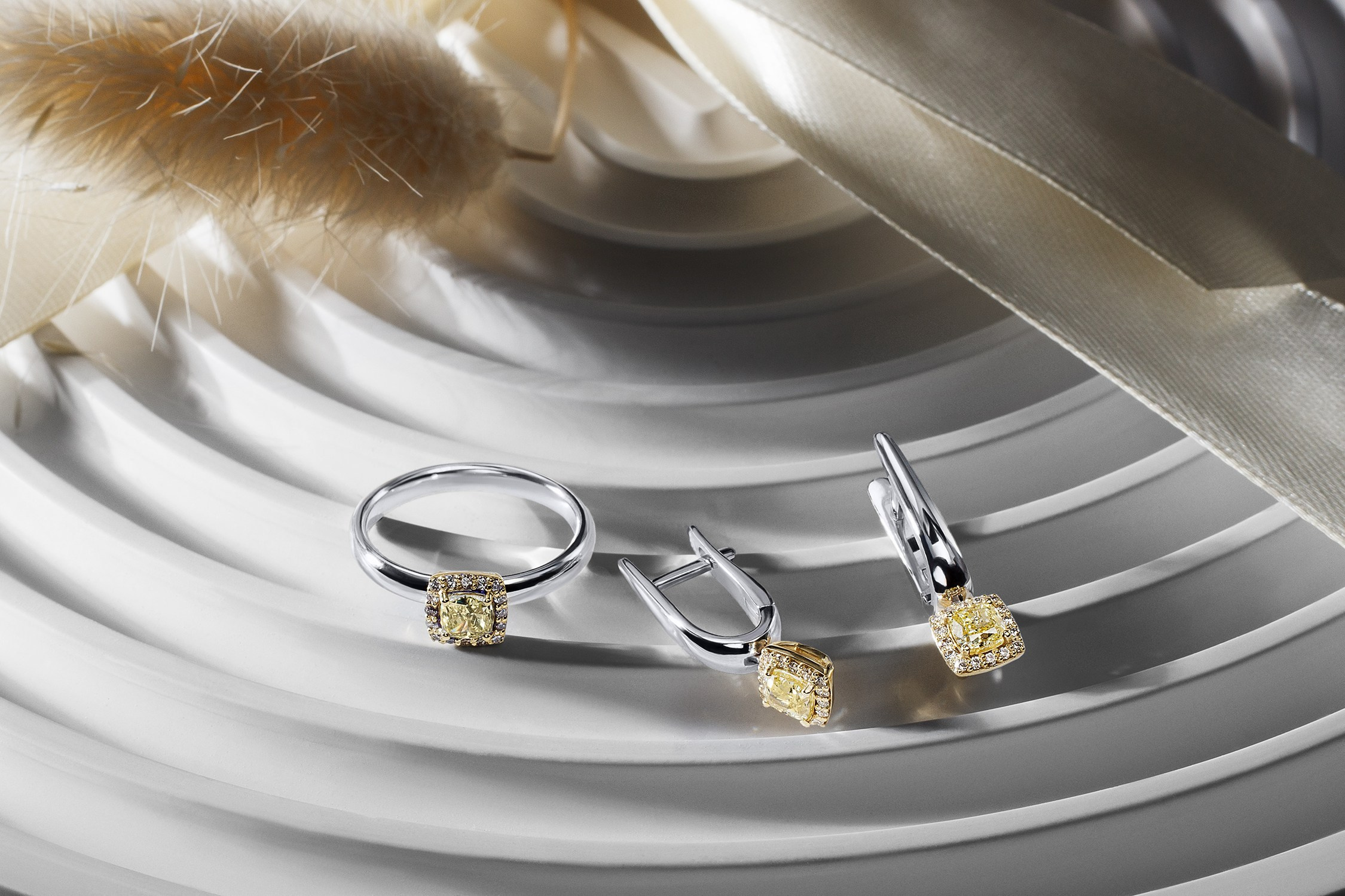 Рекламная фотосъёмка ювелирных украшений и драгоценных камней. Предметная фотосъемка ювелирных украшений. Профессиональный фотограф в Санкт-Петербурге для ювелиров. Студийная фотография. Ювелирный фотограф Сергей Пушкин. Фото для рекламы.  Product photographer in Saint-Petersburg, Russia. Gems photo. Фотосессия украшений в спб. Фотограф в студии в спб для украшений. Фотосессия бижутерии.