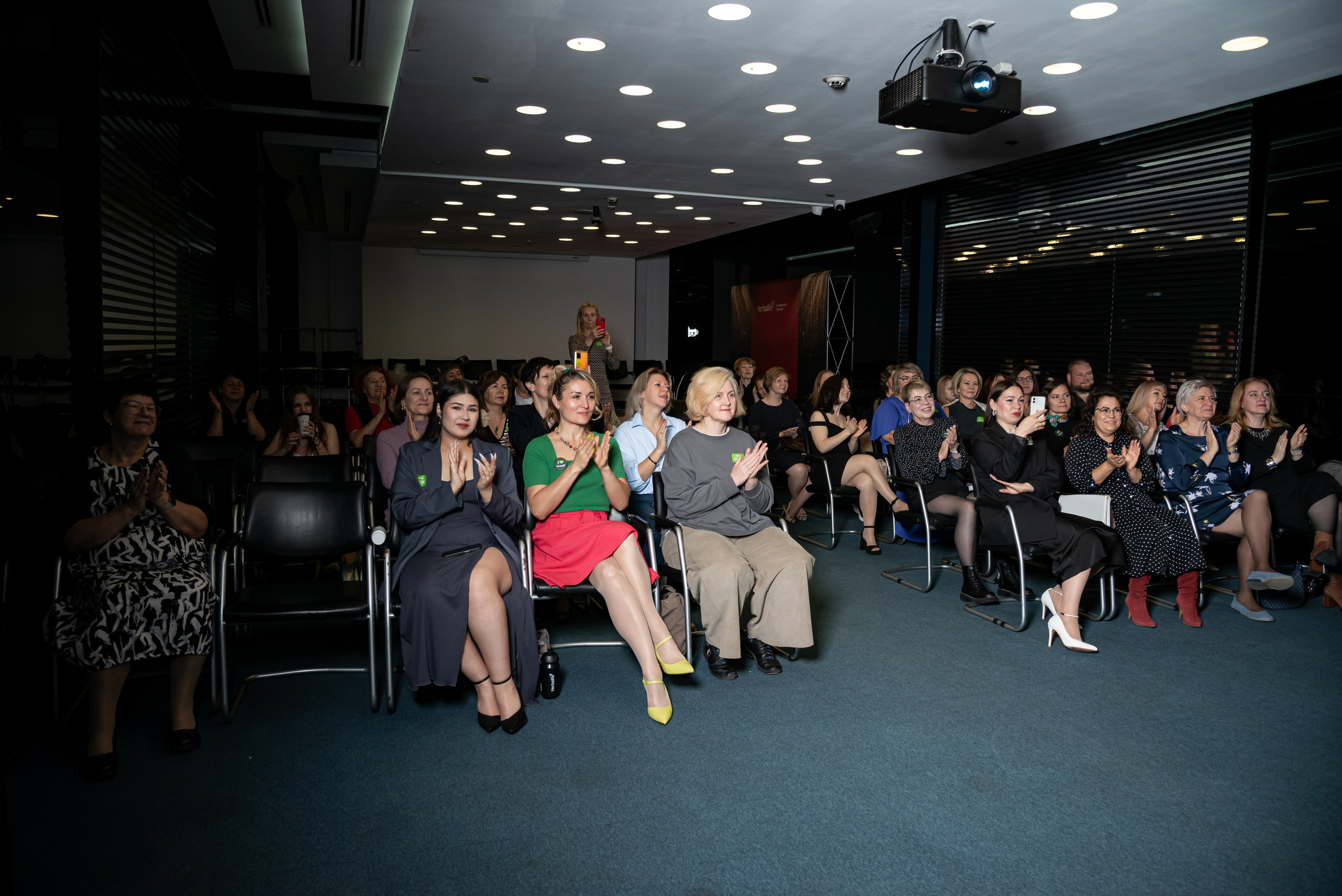 Корпоративные, Юбилейные, выпускные (школа, садик)фотосессии. Фотография — это миг, который фиксирует вечность