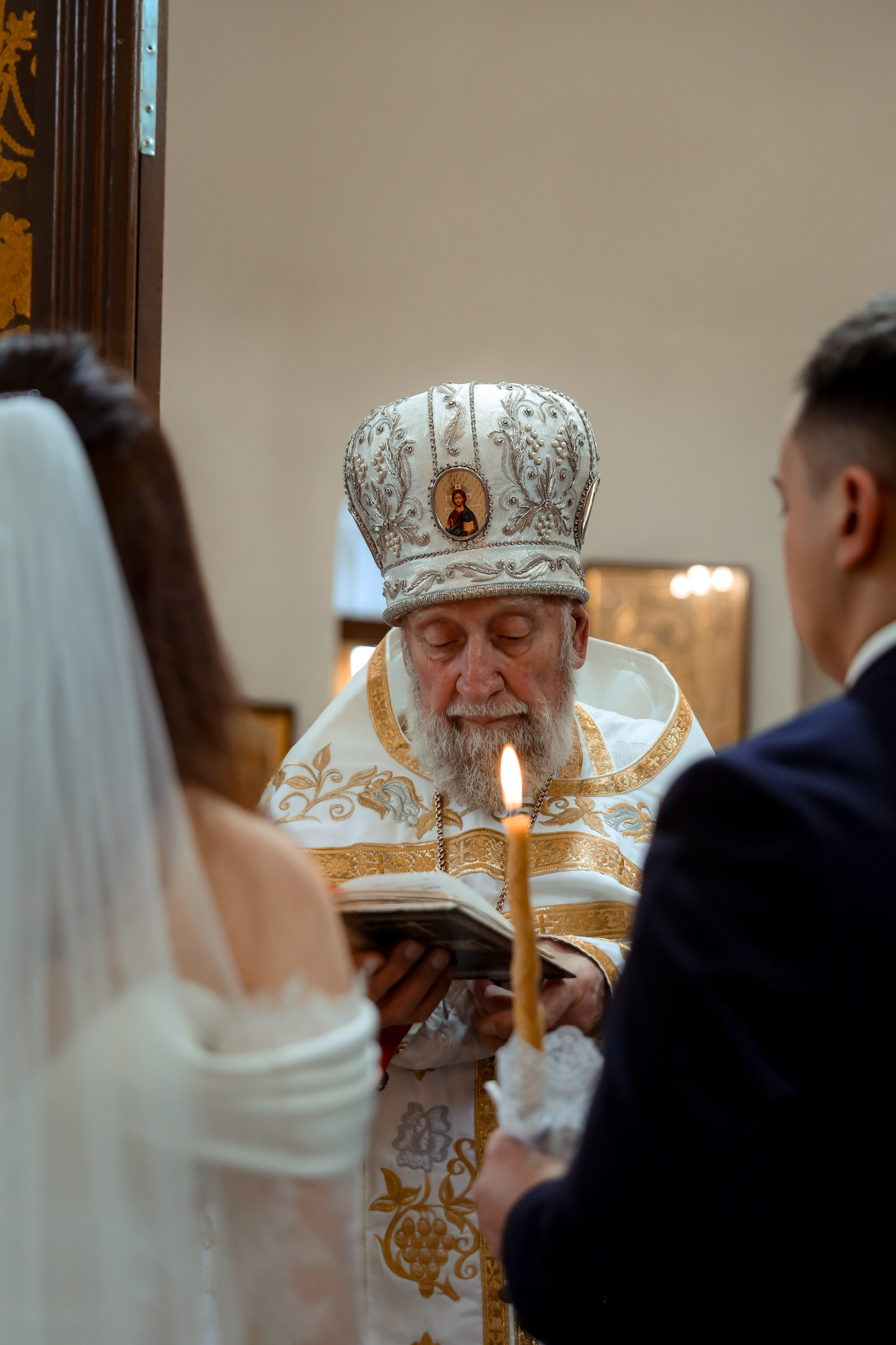 Венчание в церкви в Алуште. Свадебный фотограф в Крыму