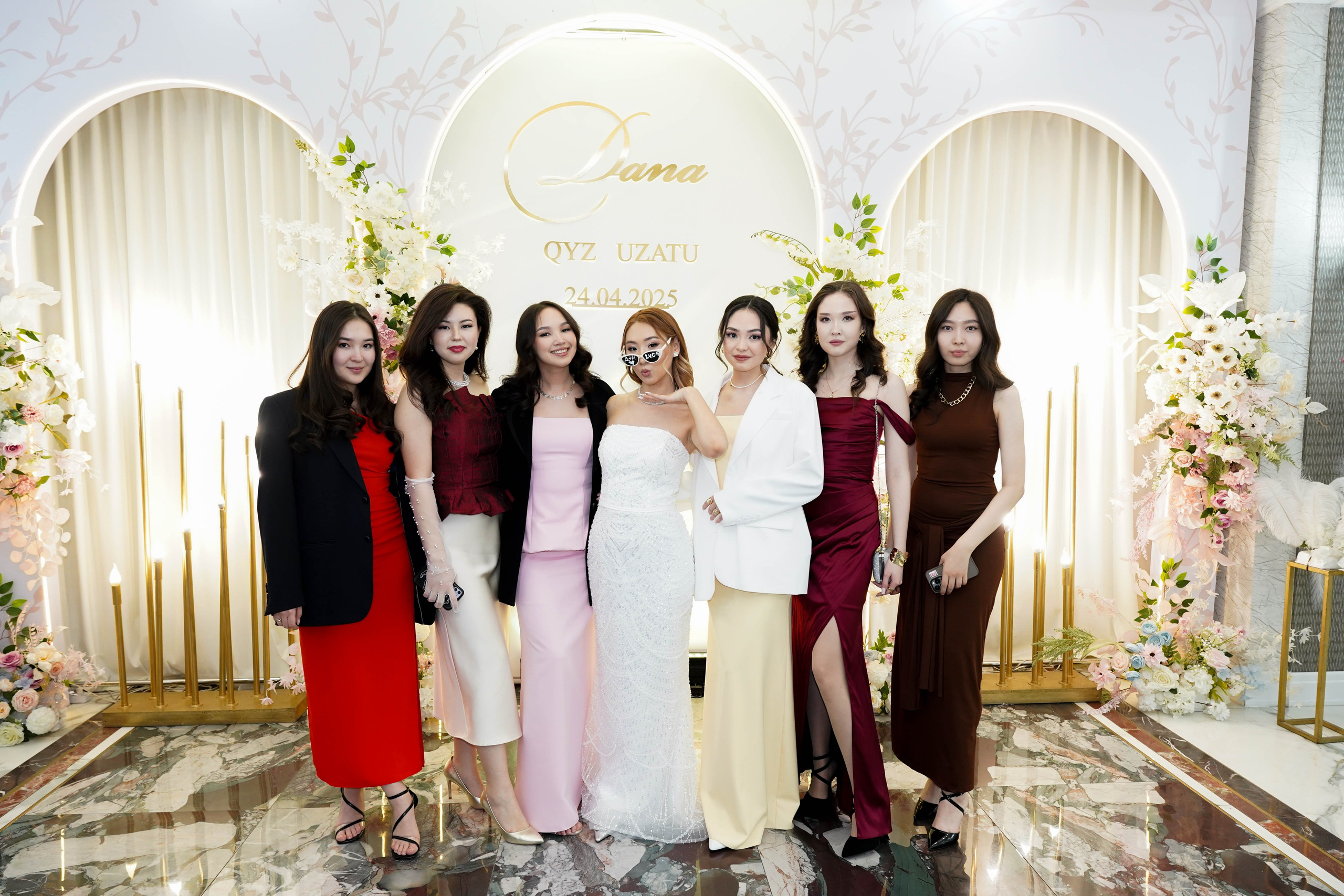 Dana uzatu. Фотограф Ернар Ержанов