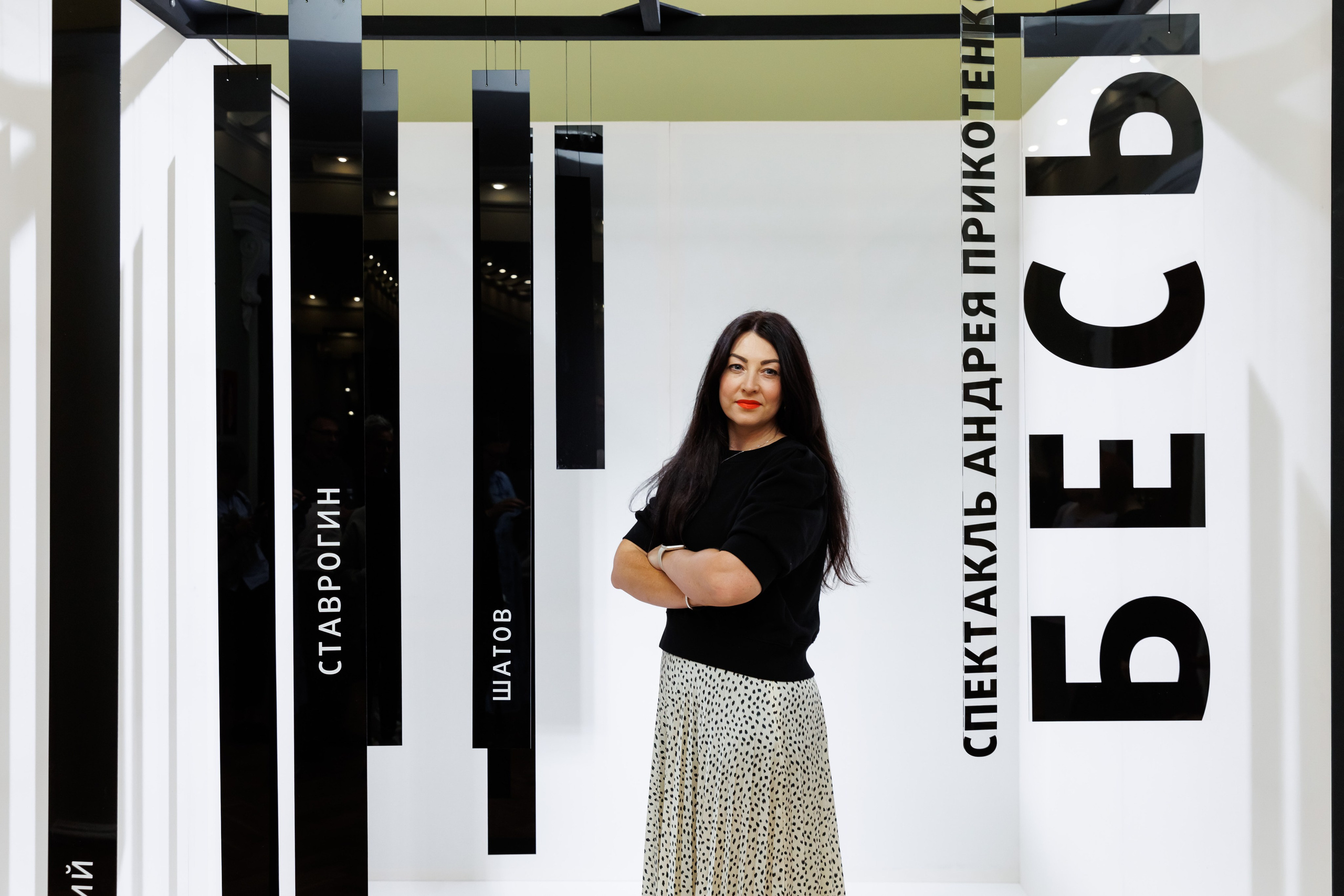 Красный факел — фотозона перед премьерой спектакля. Фотограф Новосибирск — Наталья Гресь