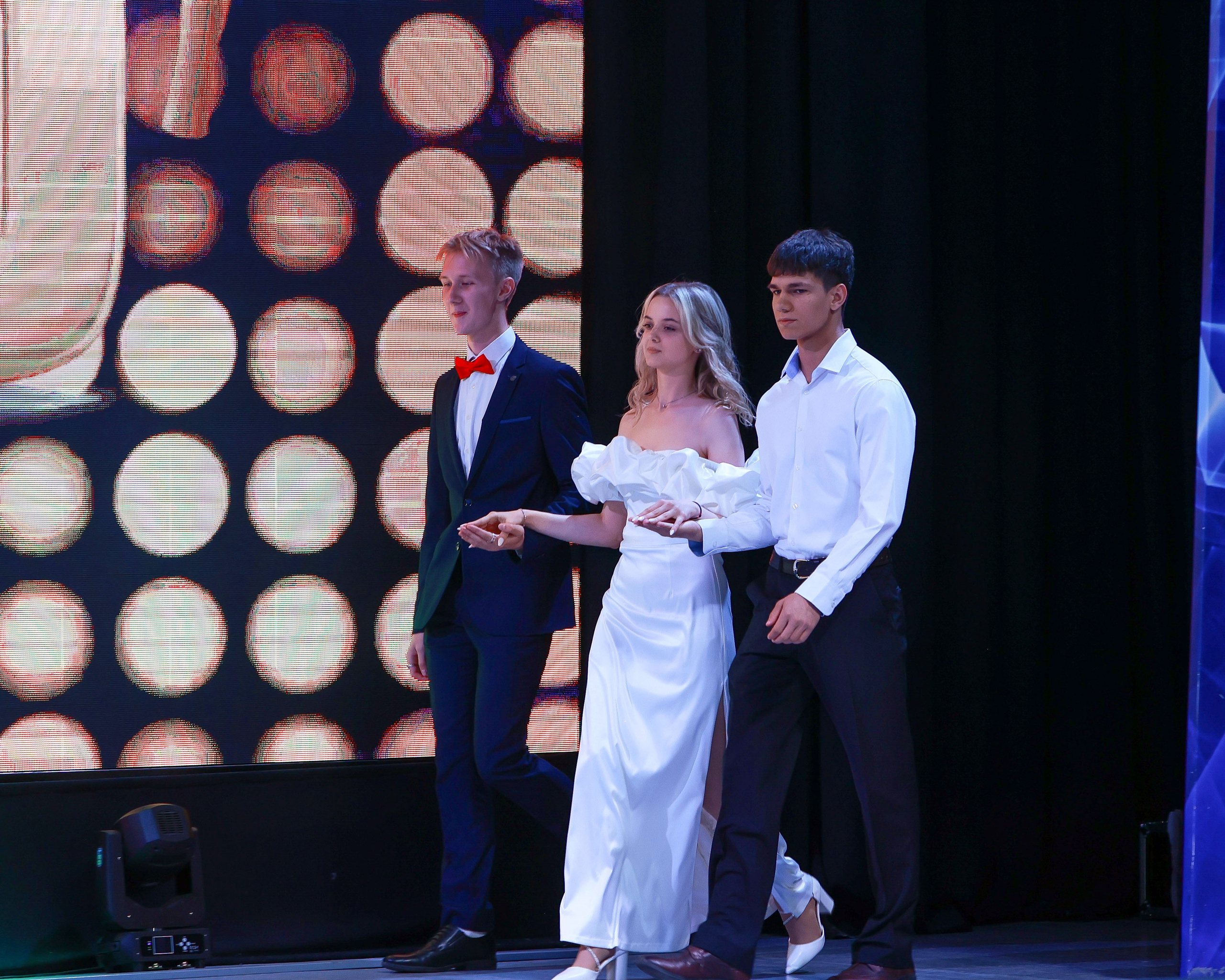 Вручение аттестатов 11 класс в Домодедовский лицей № 3. Выпускные альбомы и школьный фотограф в Подольске, Троицке, Щербинке, Москве и Московской области