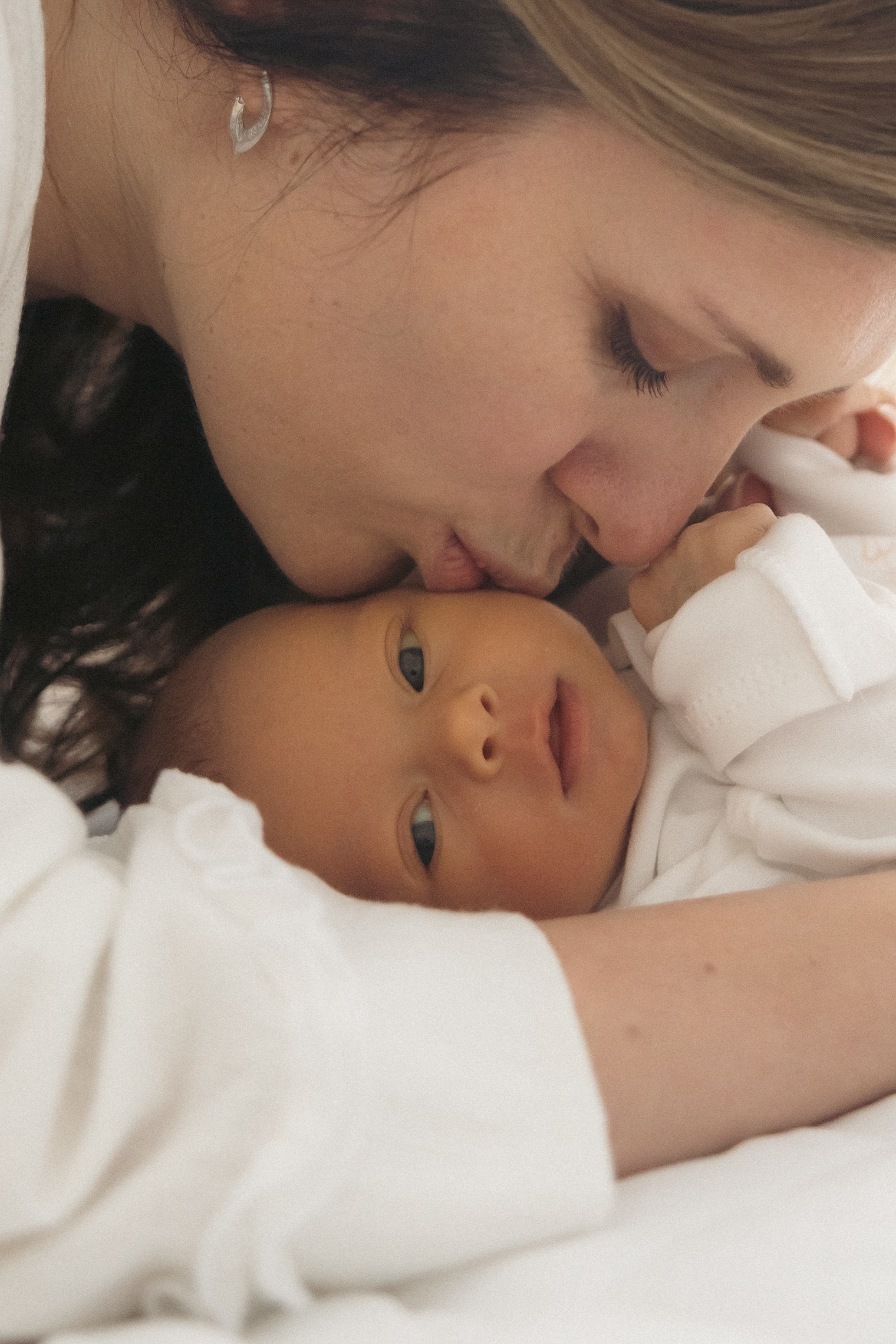 Съемка Fresh — заказать фотосессию новорожденных в первые дни жизни в роддоме или дома. Фотографы на роды в Москве. Фото и видео родов. Фотопроект «Продолжение рода»