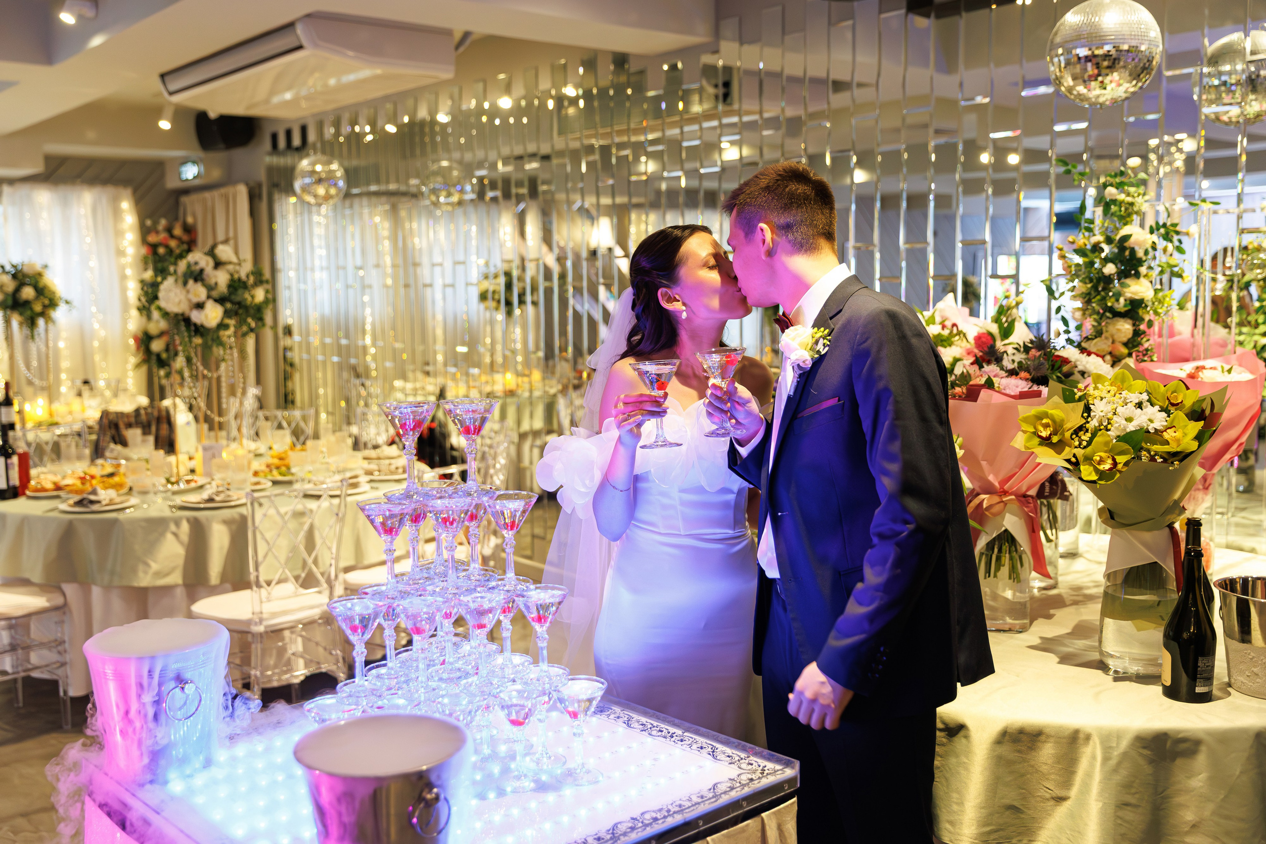 Свадебная фотосессия и сборы в гостинице Националь. Свадебный фотограф Москва и МО Сергей Киржаев