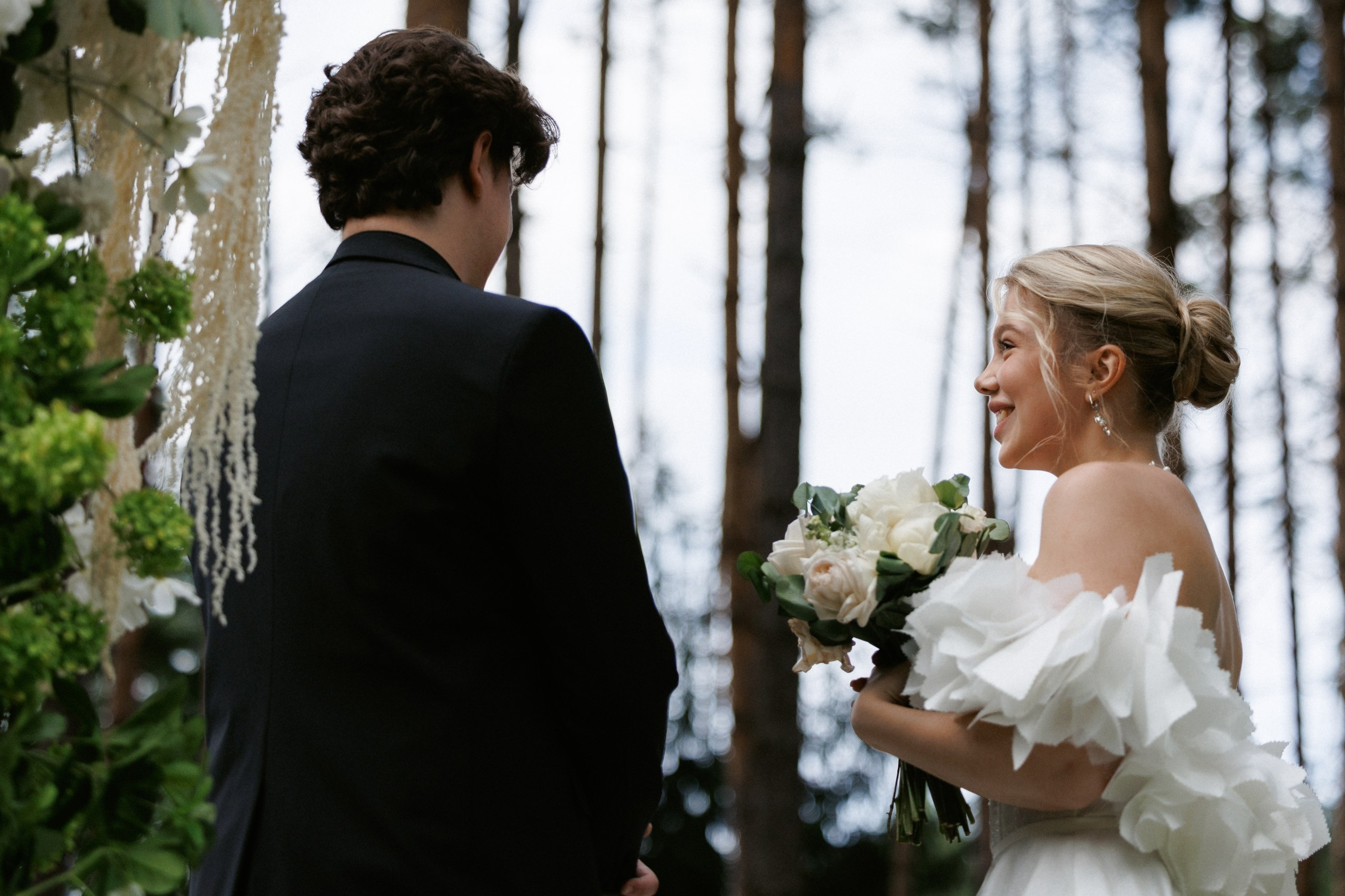 Свадьба под шёпот деревьев. Свадебный и семейный фотограф в Твери, Москве, Санкт-Петербурге