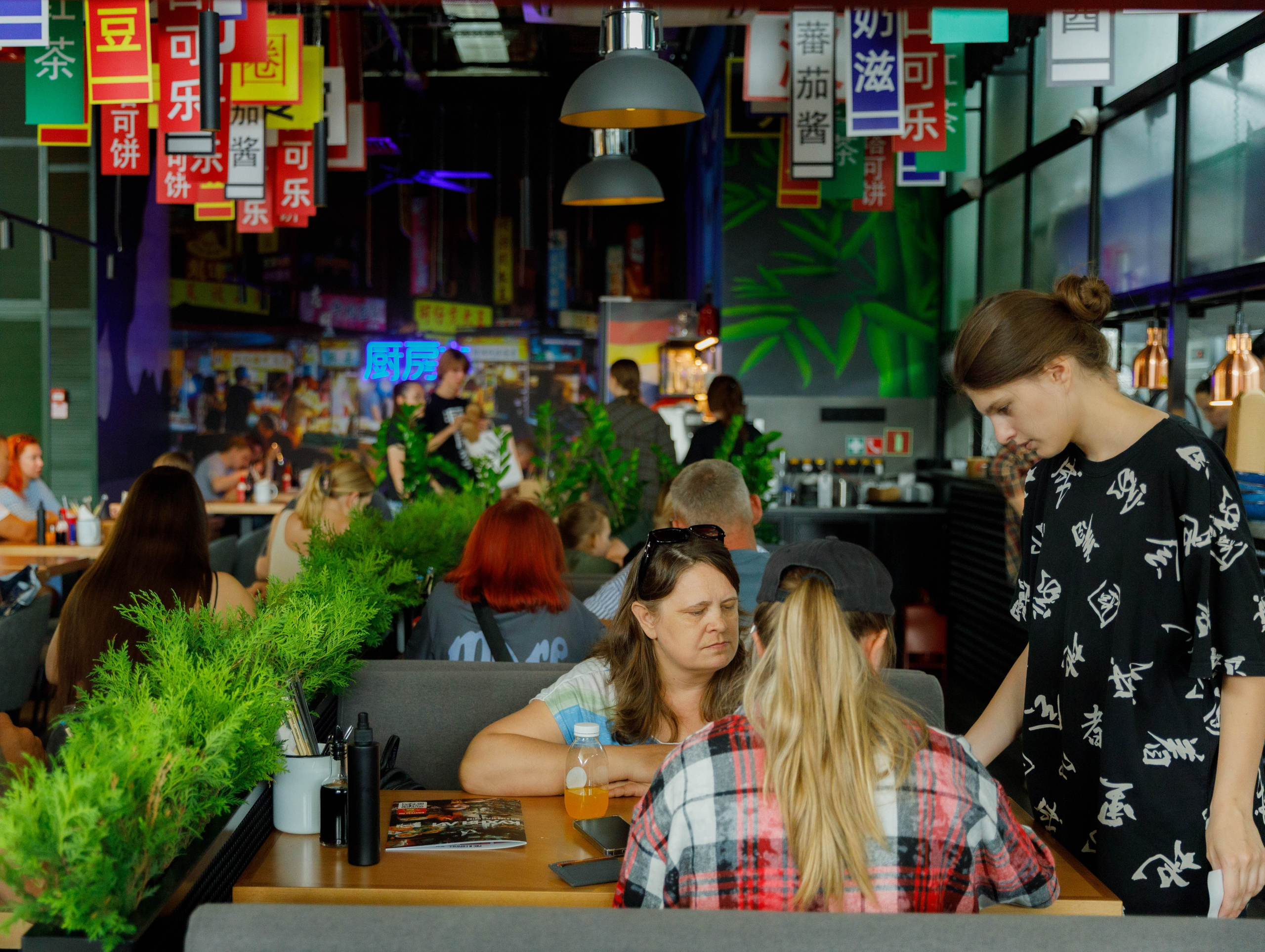 Кухня Ли. Открытие. Репортажный фотограф в Новосибирске Алена Помазунова