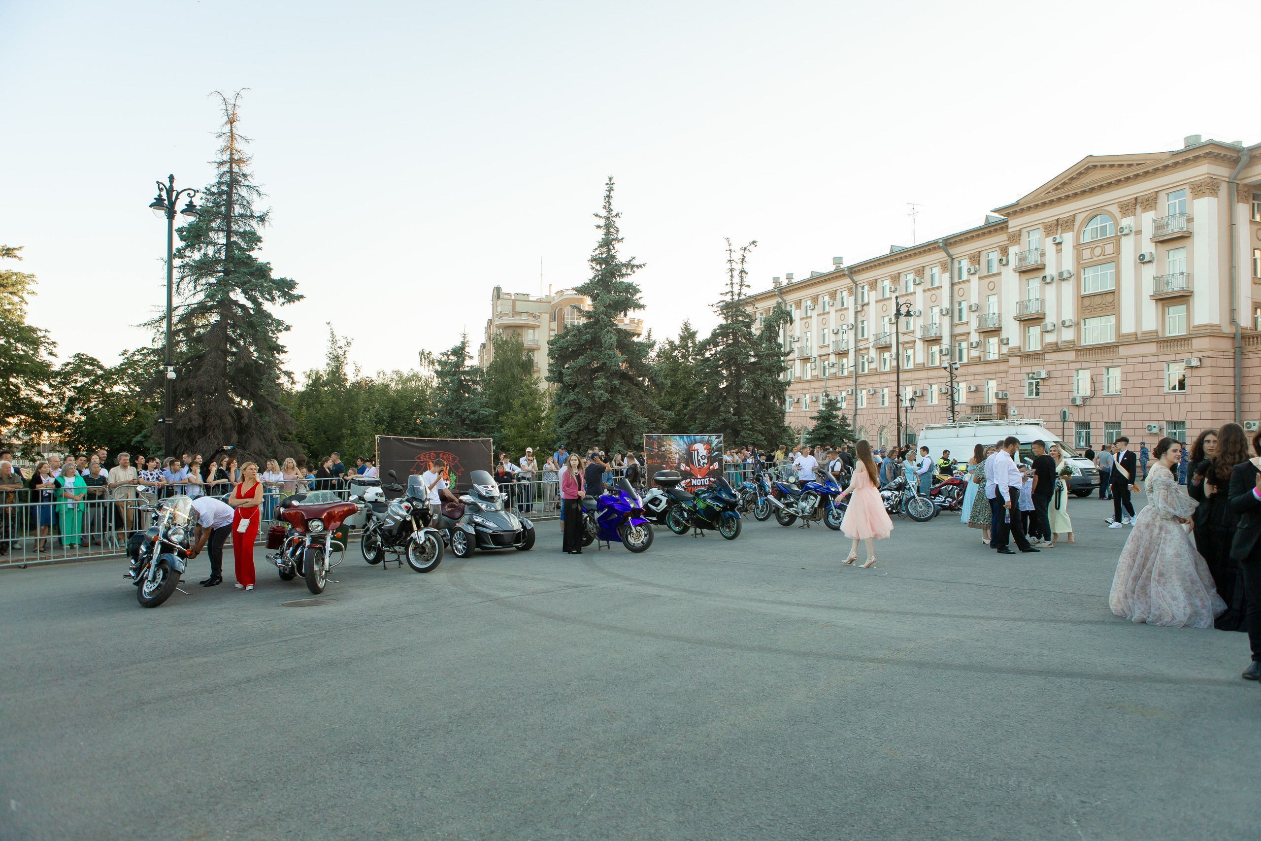 Выпускной Гимназия 12 2024 г. Свадебный и портретный Фотограф в Липецке Дмитрий Котюков