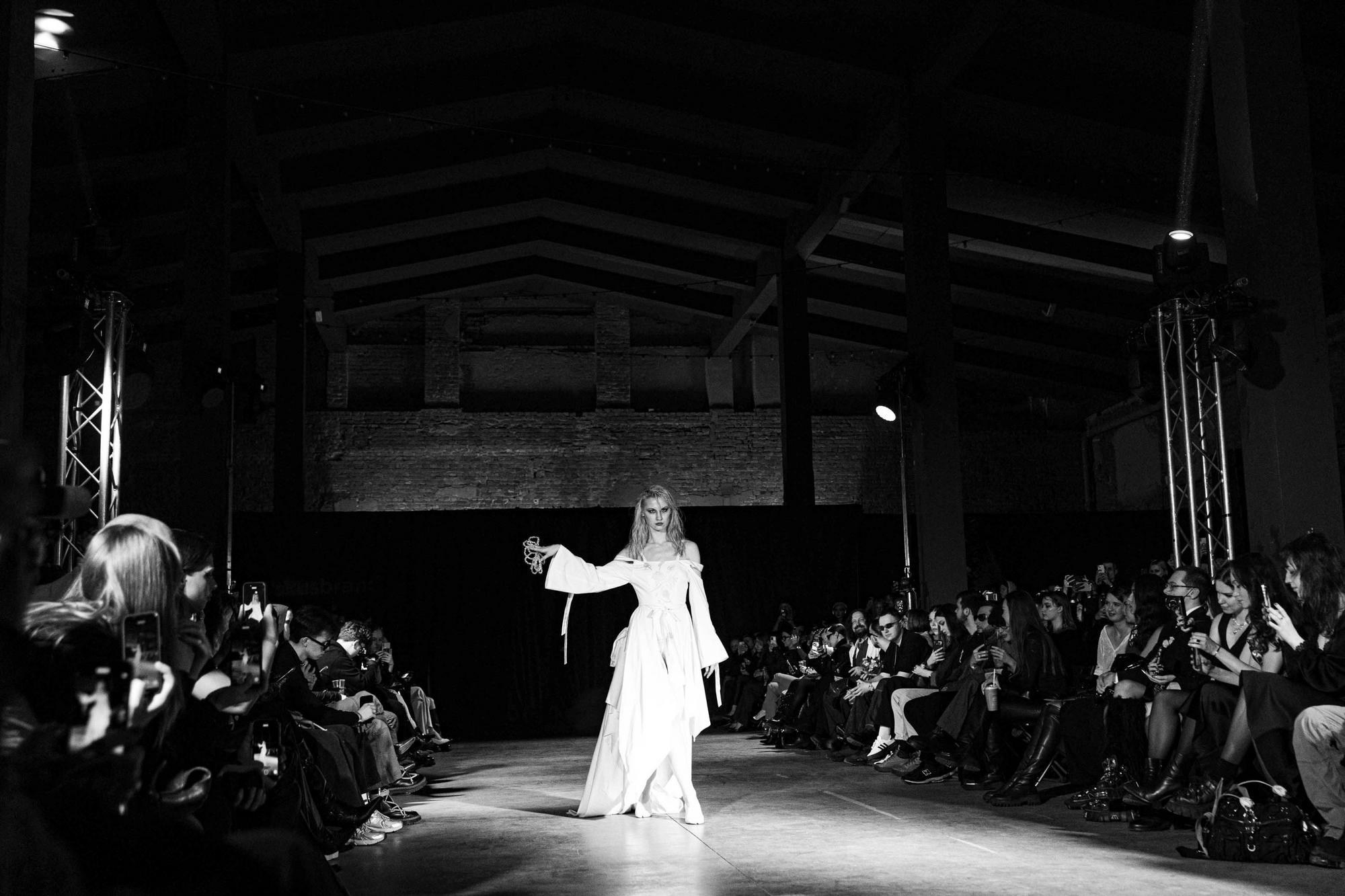 AUXI FASHION SHOW 2024. Backstage. Свадебный фотограф в Санкт‑Петербурге Елена Пчельникова