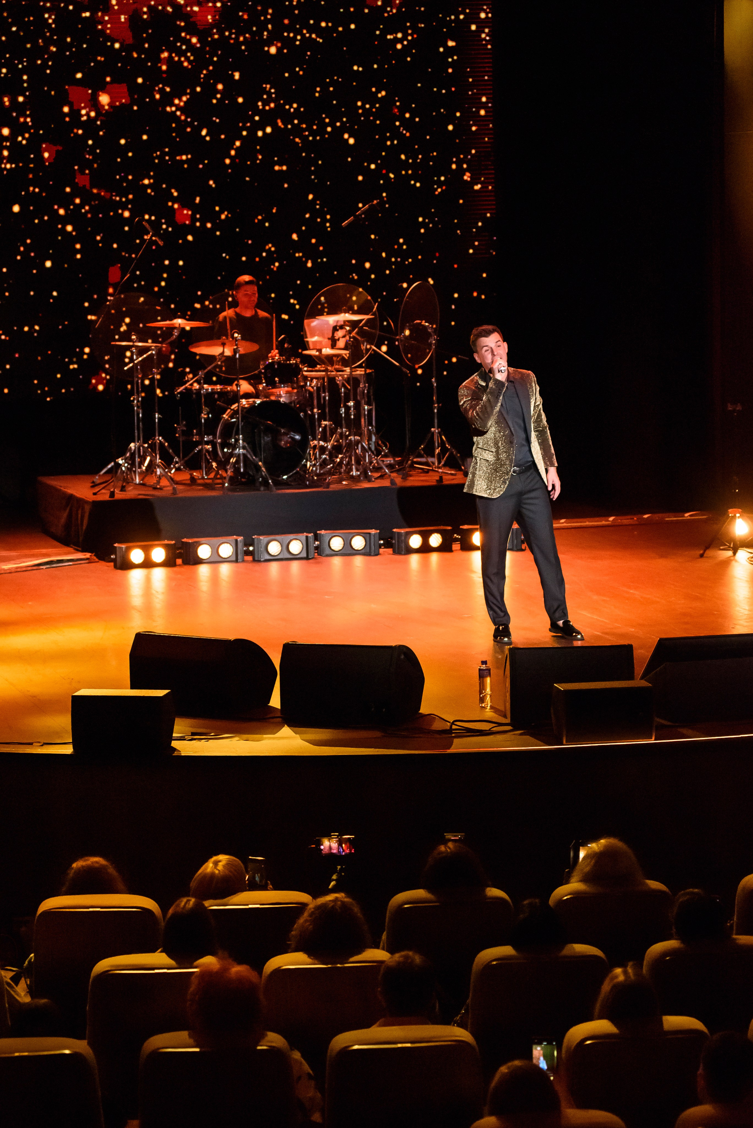 Кирилл Туриченко — Вегас Сити Холл. Бренд-фотограф для экспертов и блогеров в Москве Влада Горбовская