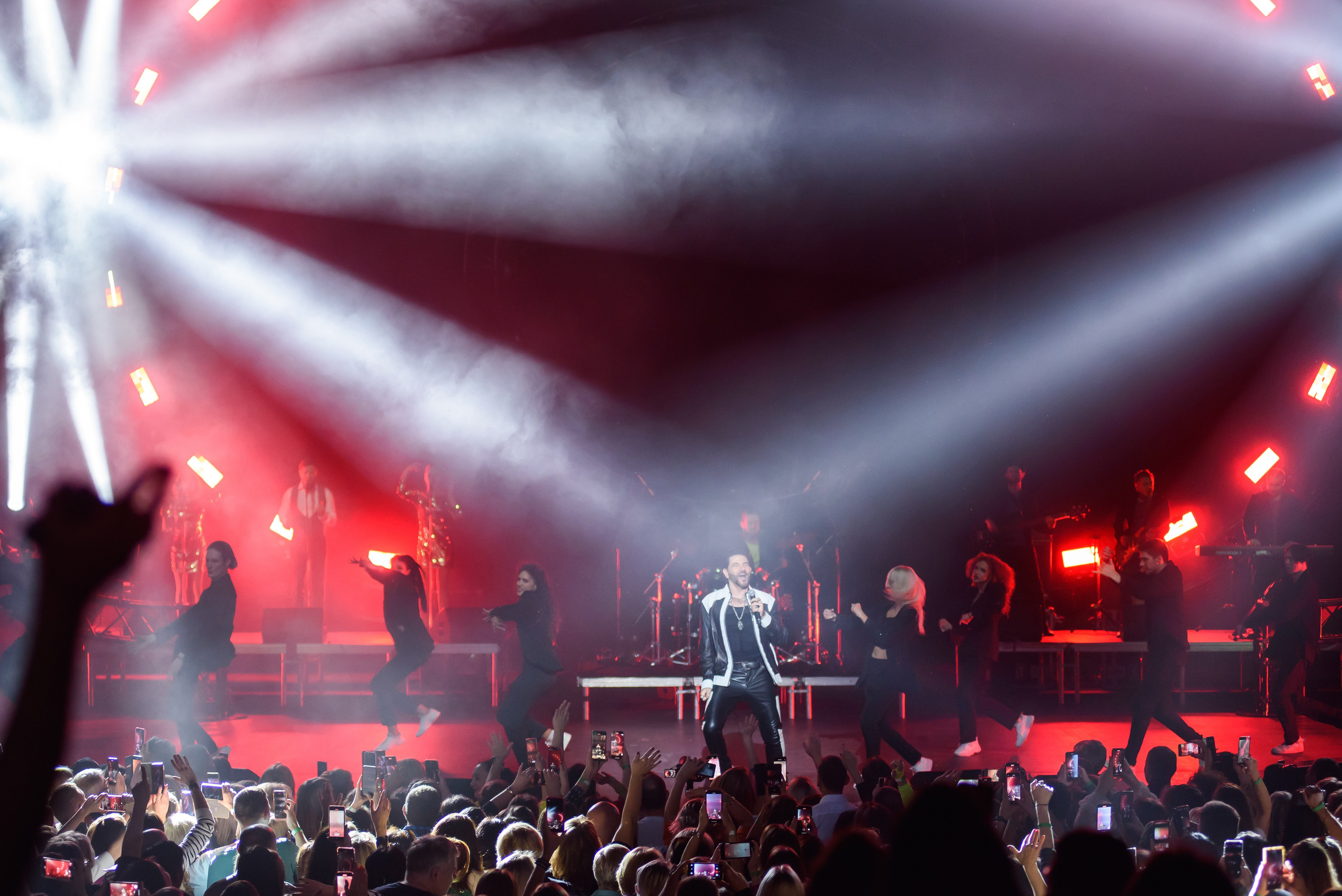 Дискотека 80-90-2000х — «Имена на все времена», Крокус Сити Холл. Бренд-фотограф для экспертов и блогеров в Москве Влада Горбовская