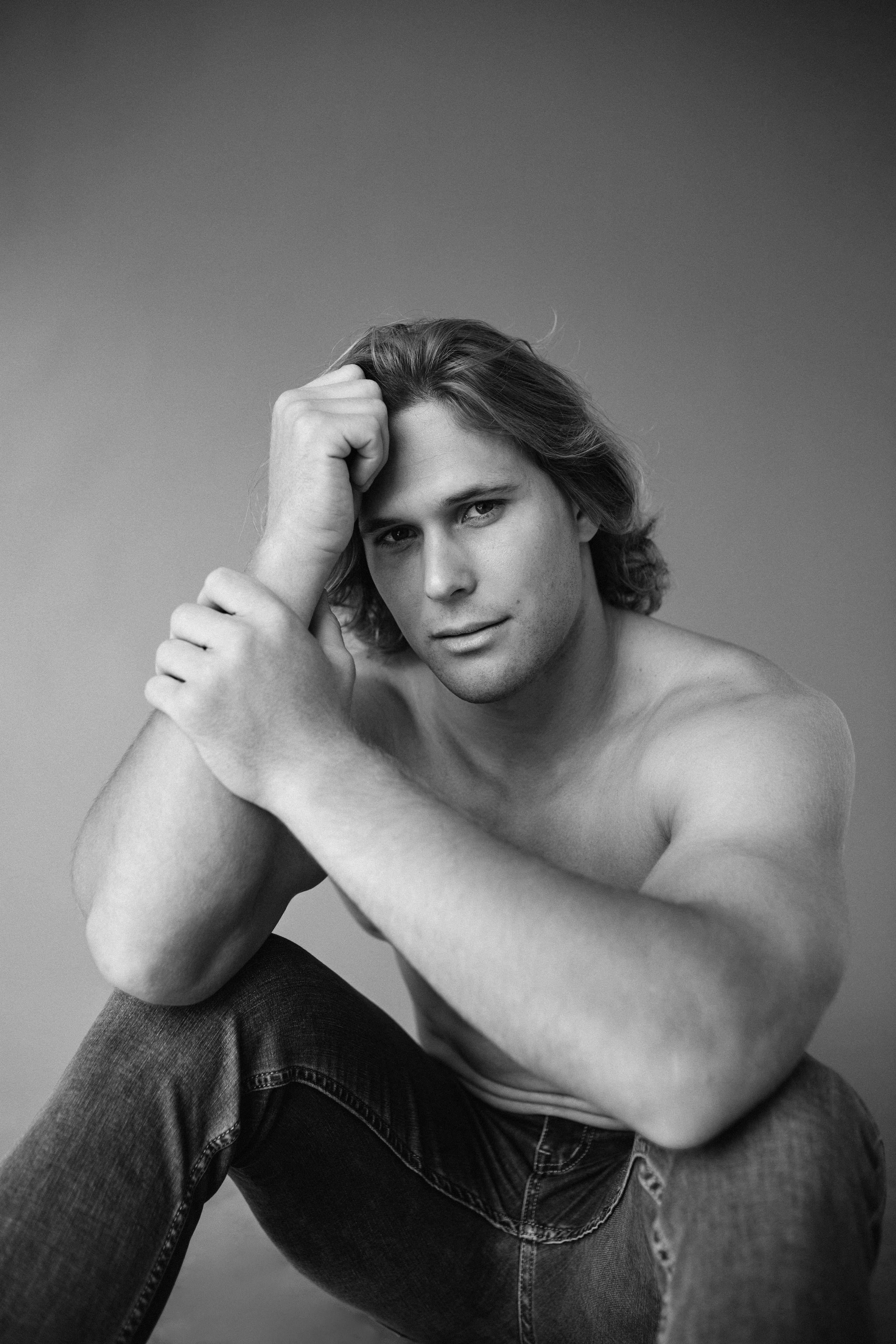 Мужской портрет в студии. Главная