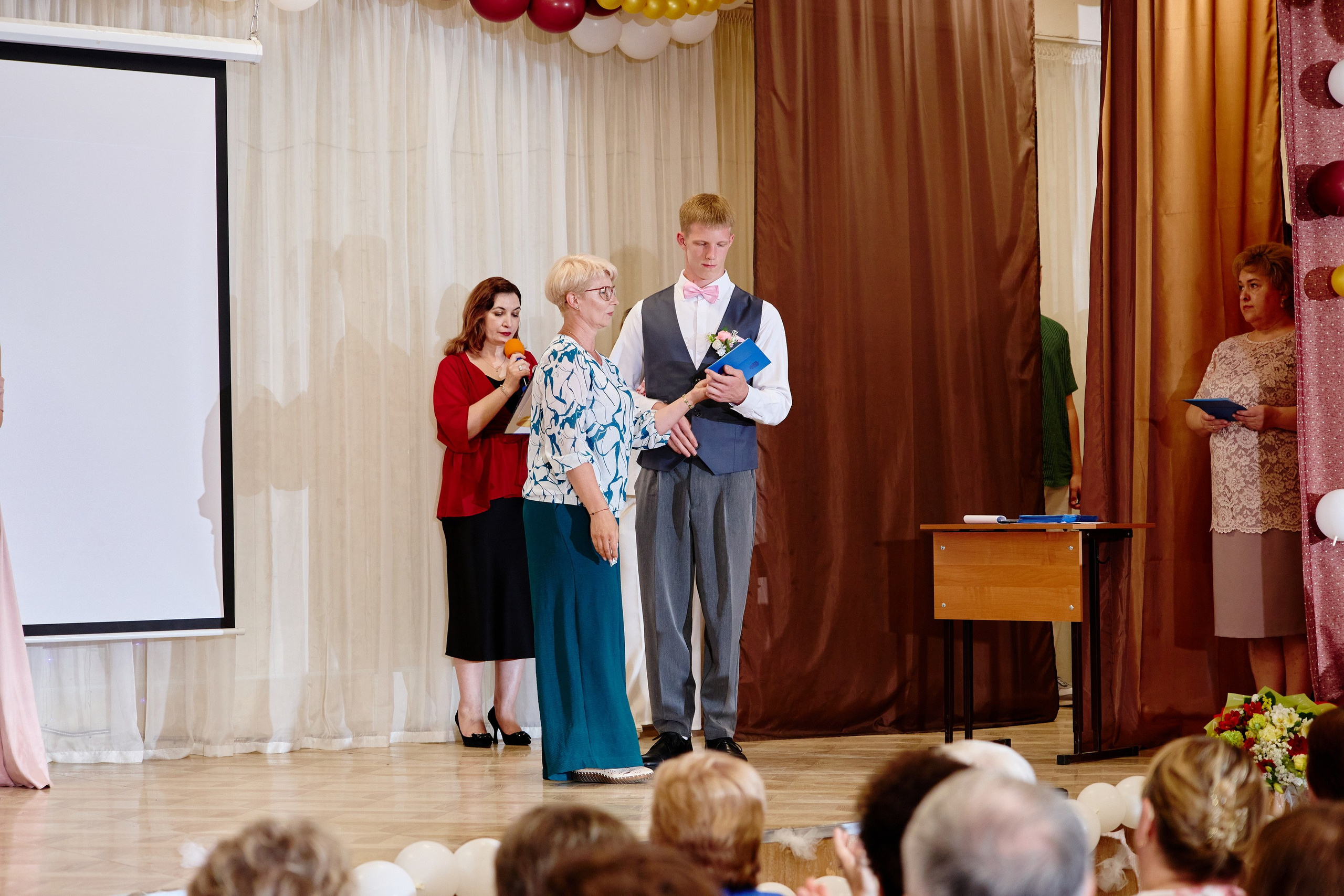 Выпускной 35 Сош. Фотограф Выпускные альбомы Таганрог Сергей Коробченко