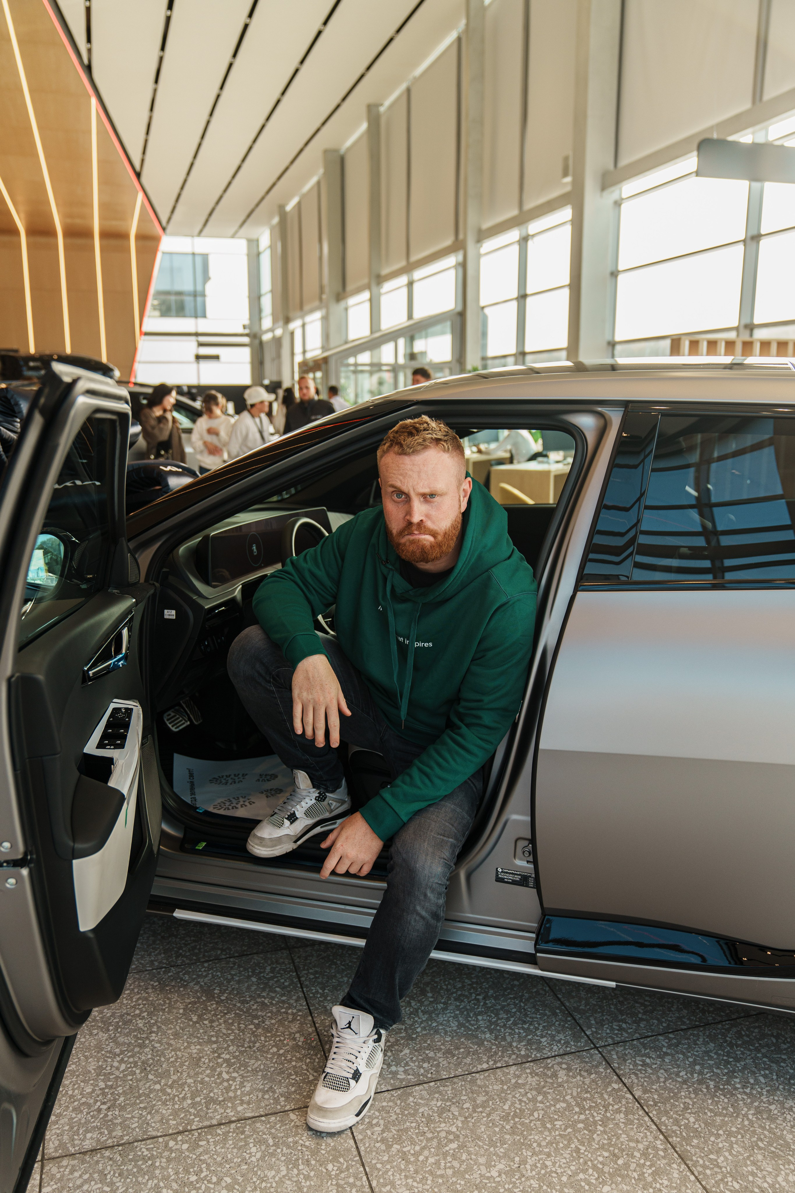 Kia EV6 Вручение Евгений Чебаткову. Фотограф TAULAN_1