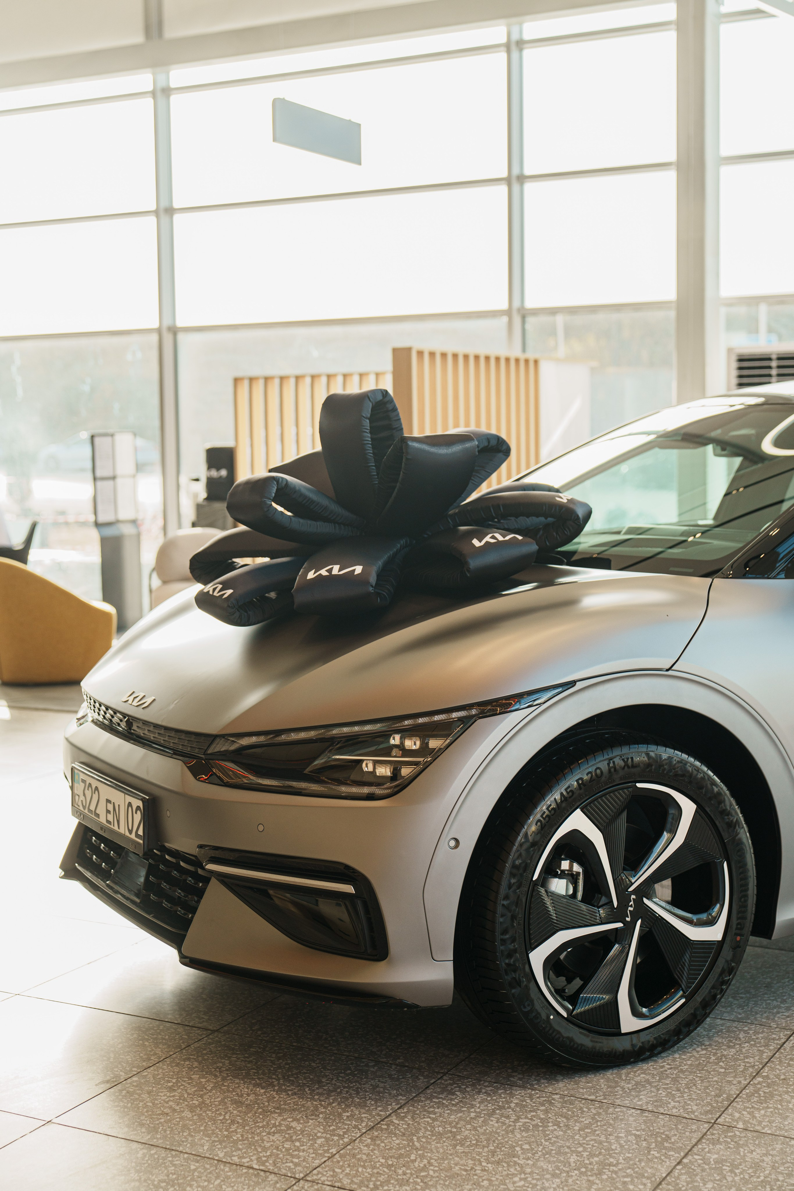 Kia EV6 Вручение Евгений Чебаткову. Фотограф TAULAN_1