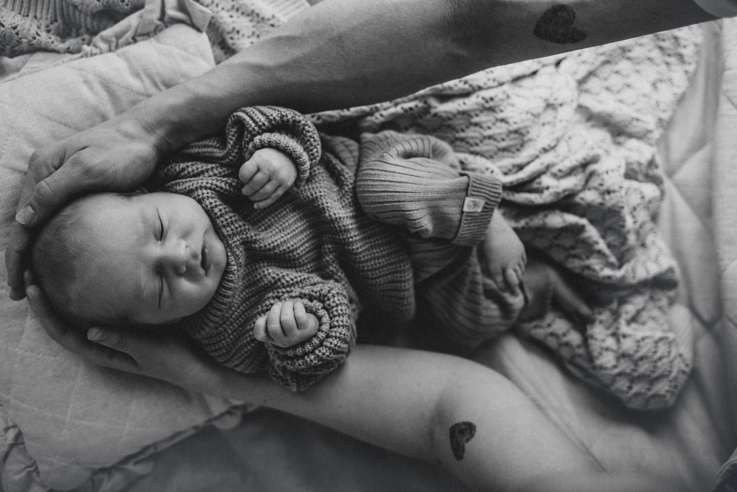 Newborn съемка в стиле Лайф. Фотограф новорожденных малышей в Омске и Омской области Эльвира Камаева