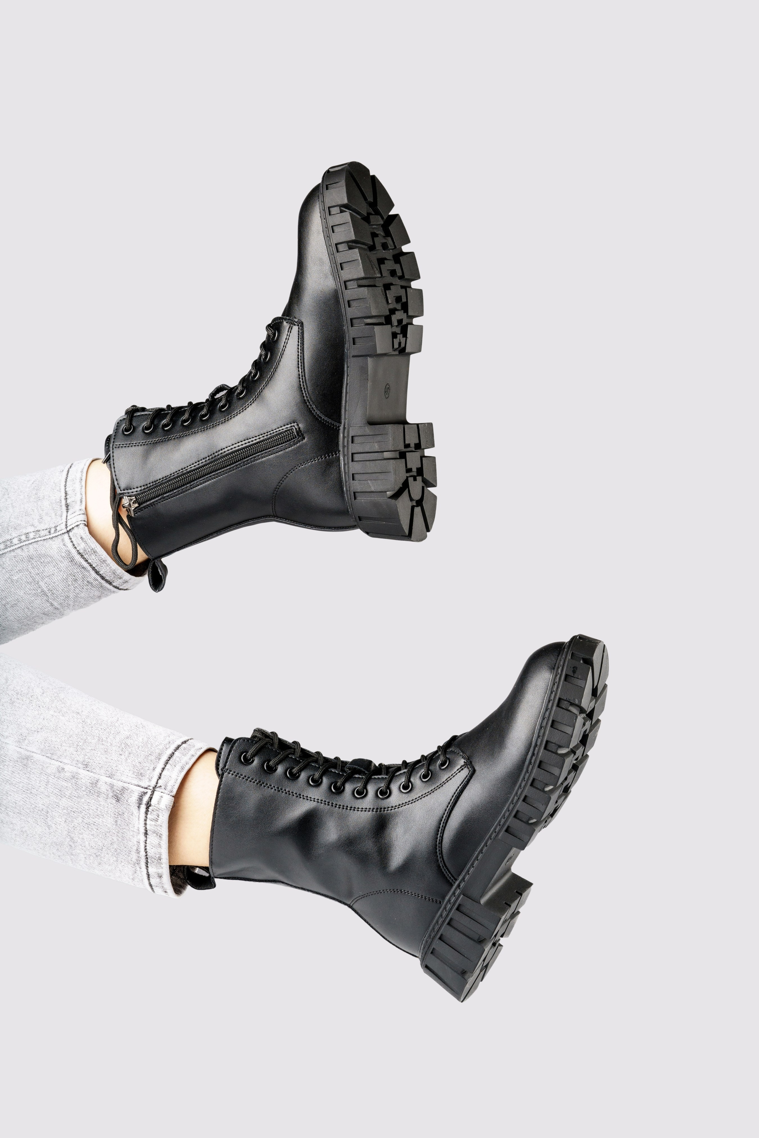 Носки и обувь. KED Production — продакшн из СПб. Создаём фото, видео и контент, который помогает брендам и селлерам продавать больше