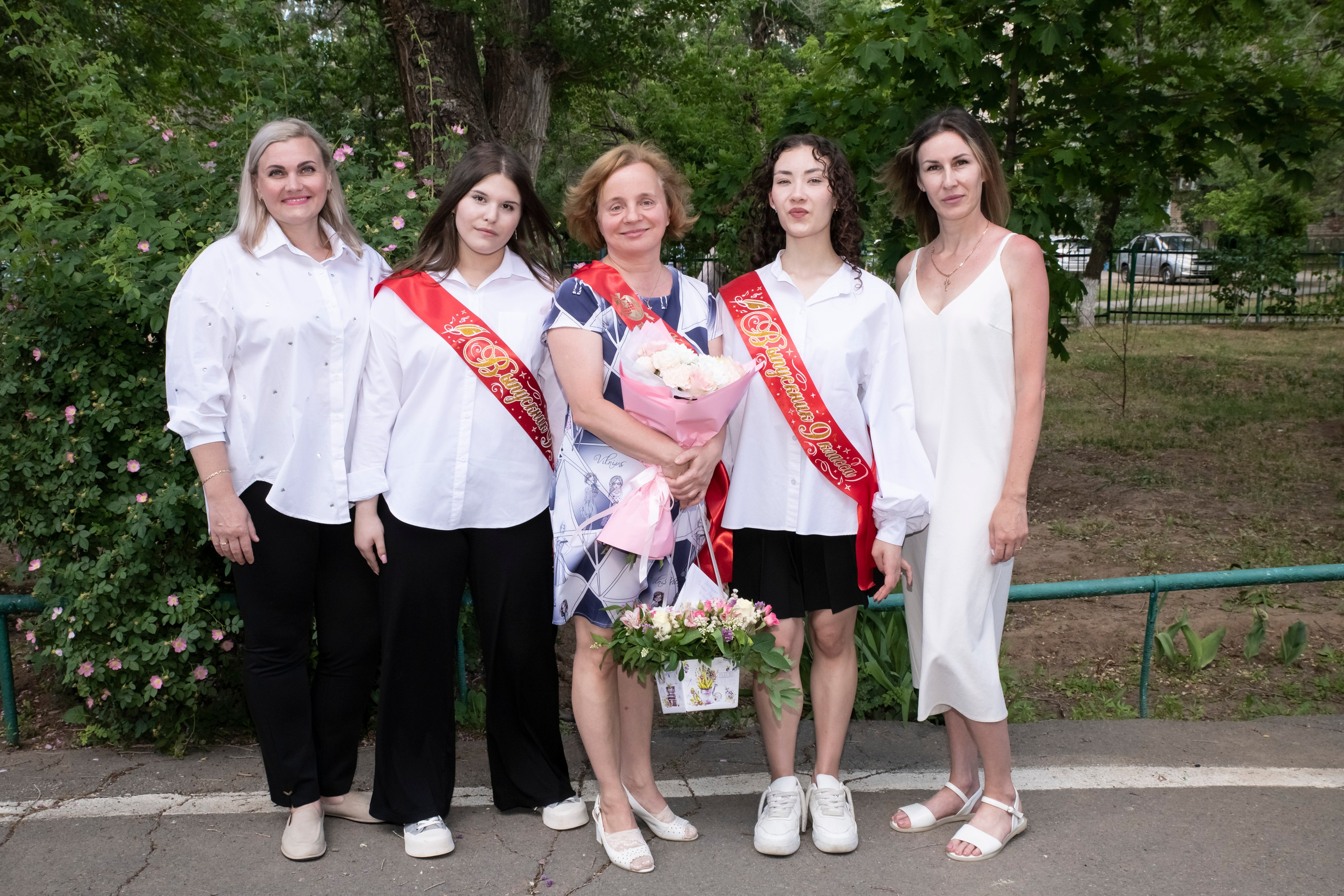 Последний звонок 18 школа сезон 2025. Фотограф в Волгограде и Волжский Наталья Рылькова