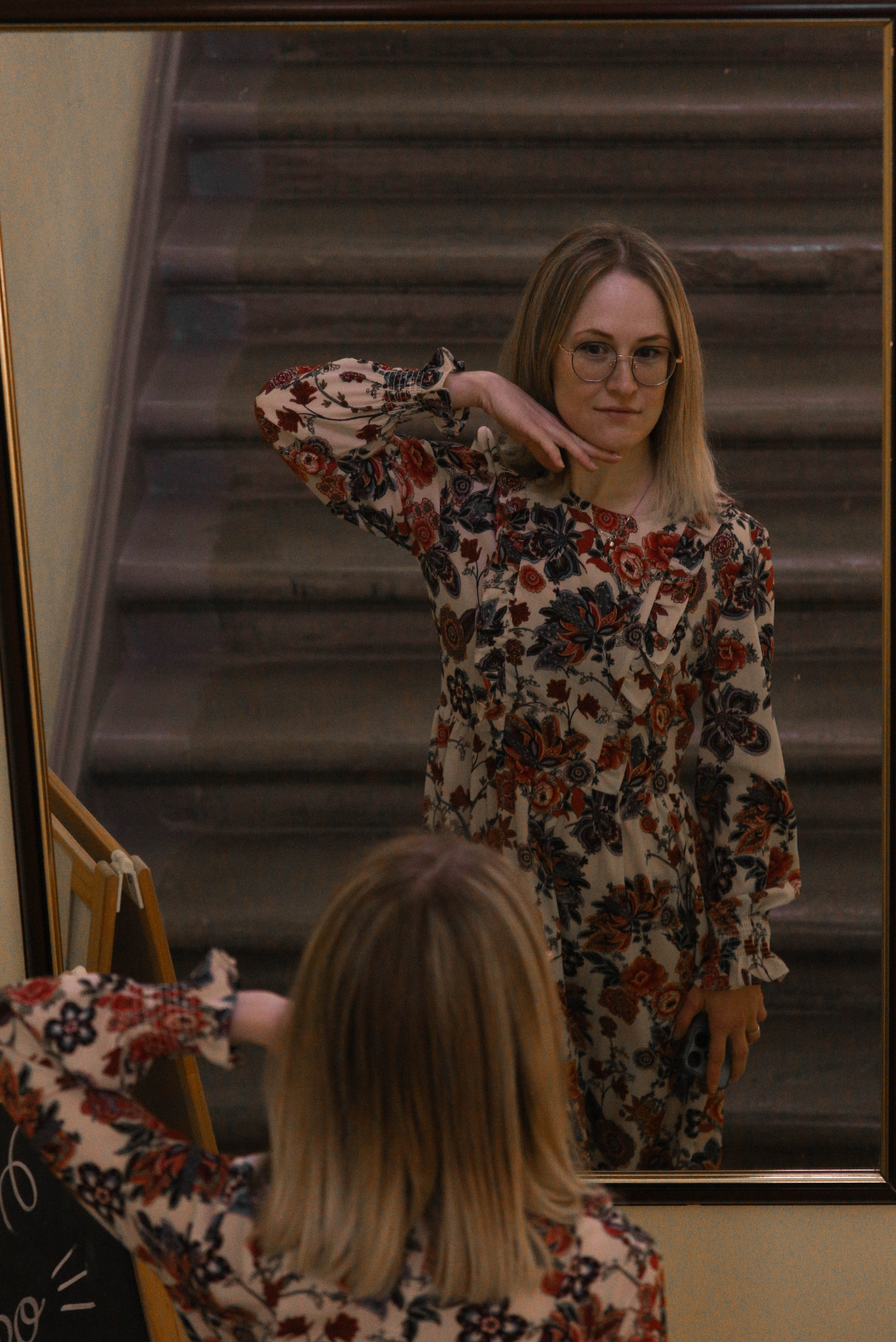 Маша в библиотеке. Фотограф Пермь. Фотосессия в фотостудии Перми и на свежем воздухе