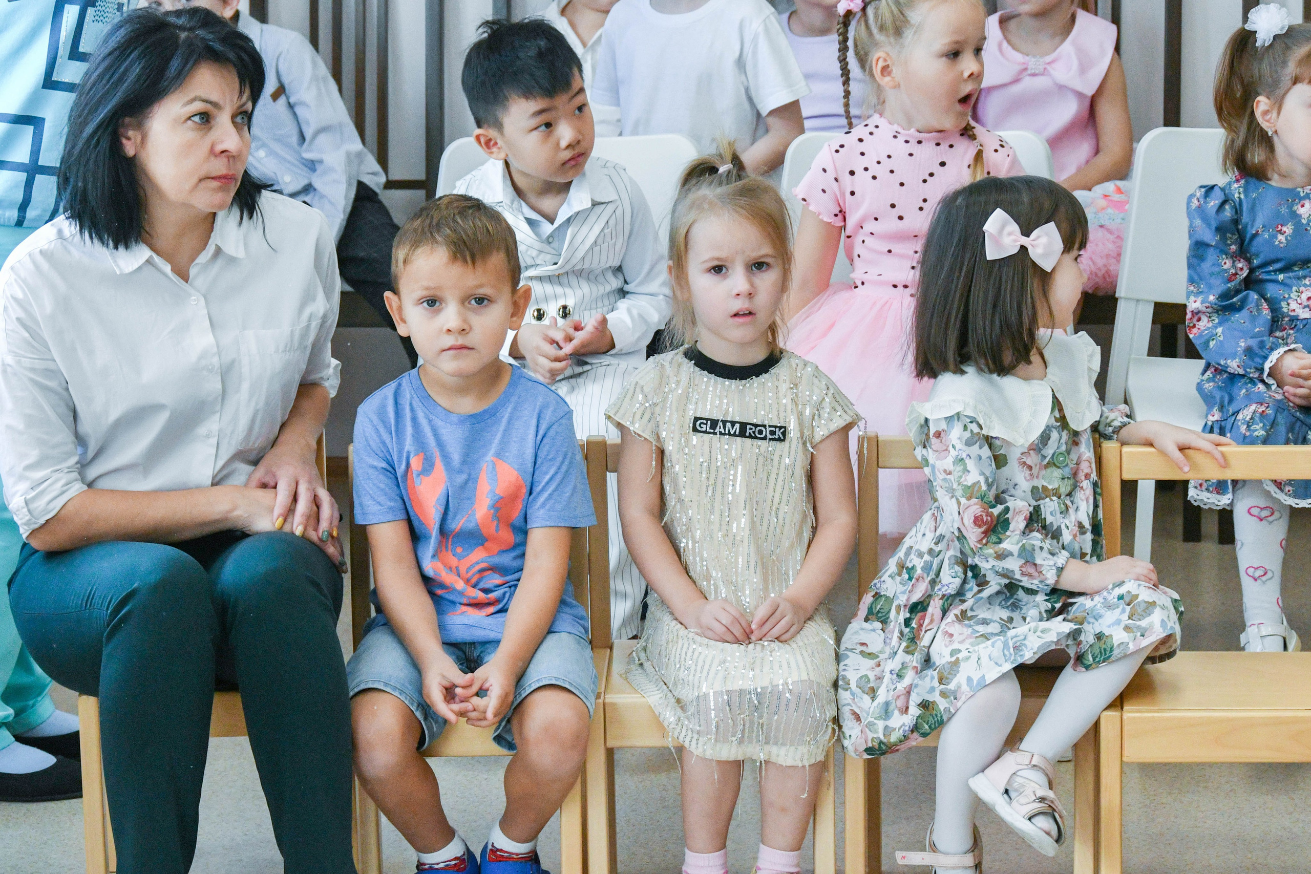 2023 г. День дошкольного работника и прогулка. Репортажный и детский фотограф в Новосибирске