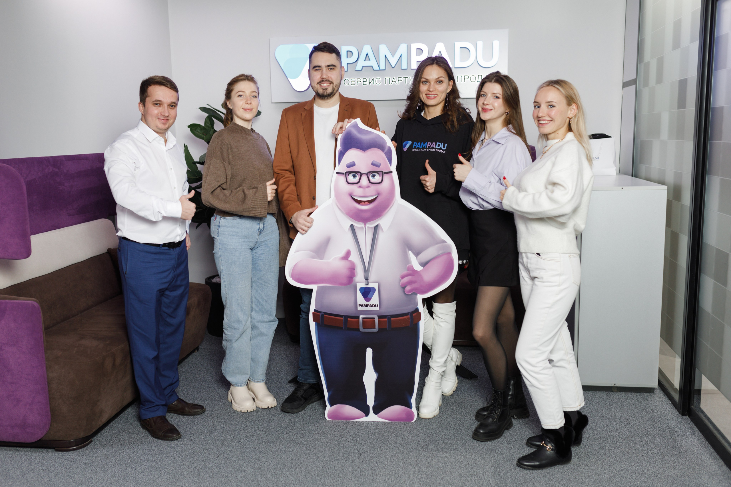 Групповое фото всей команды IT-компании в офисе. Фотограф Жуков Василий, Москва.