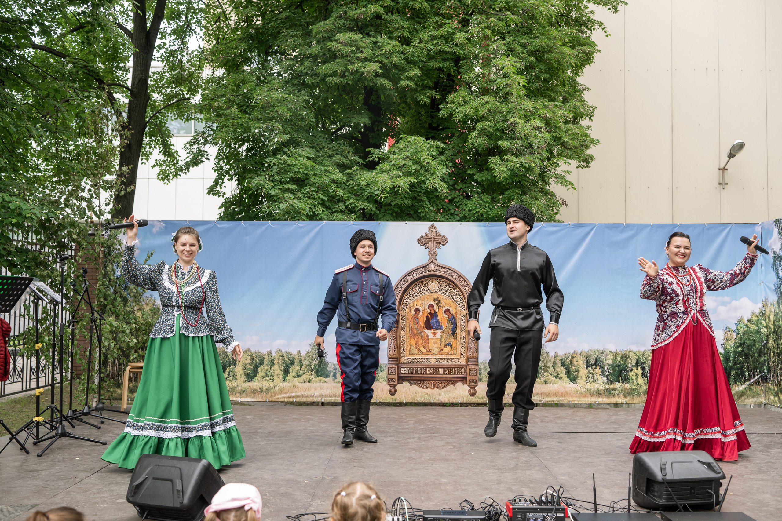Престольный праздник в храме Троицы Живоначальной. Фотограф Москва/Подмосковье