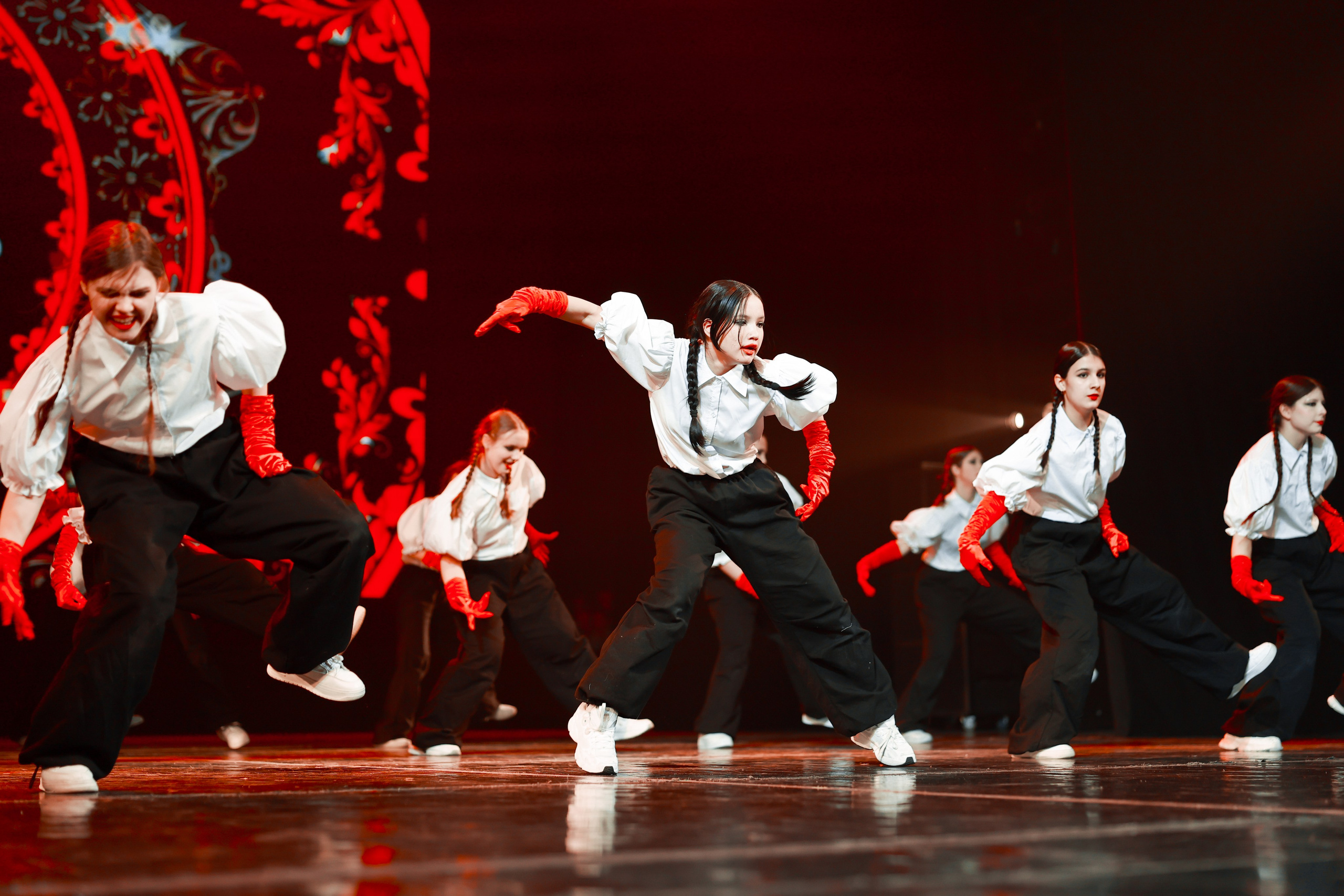 TODES Новогодняя перезагрузка 2024. MIG — студия спортивной фотографии Михаила Голянского