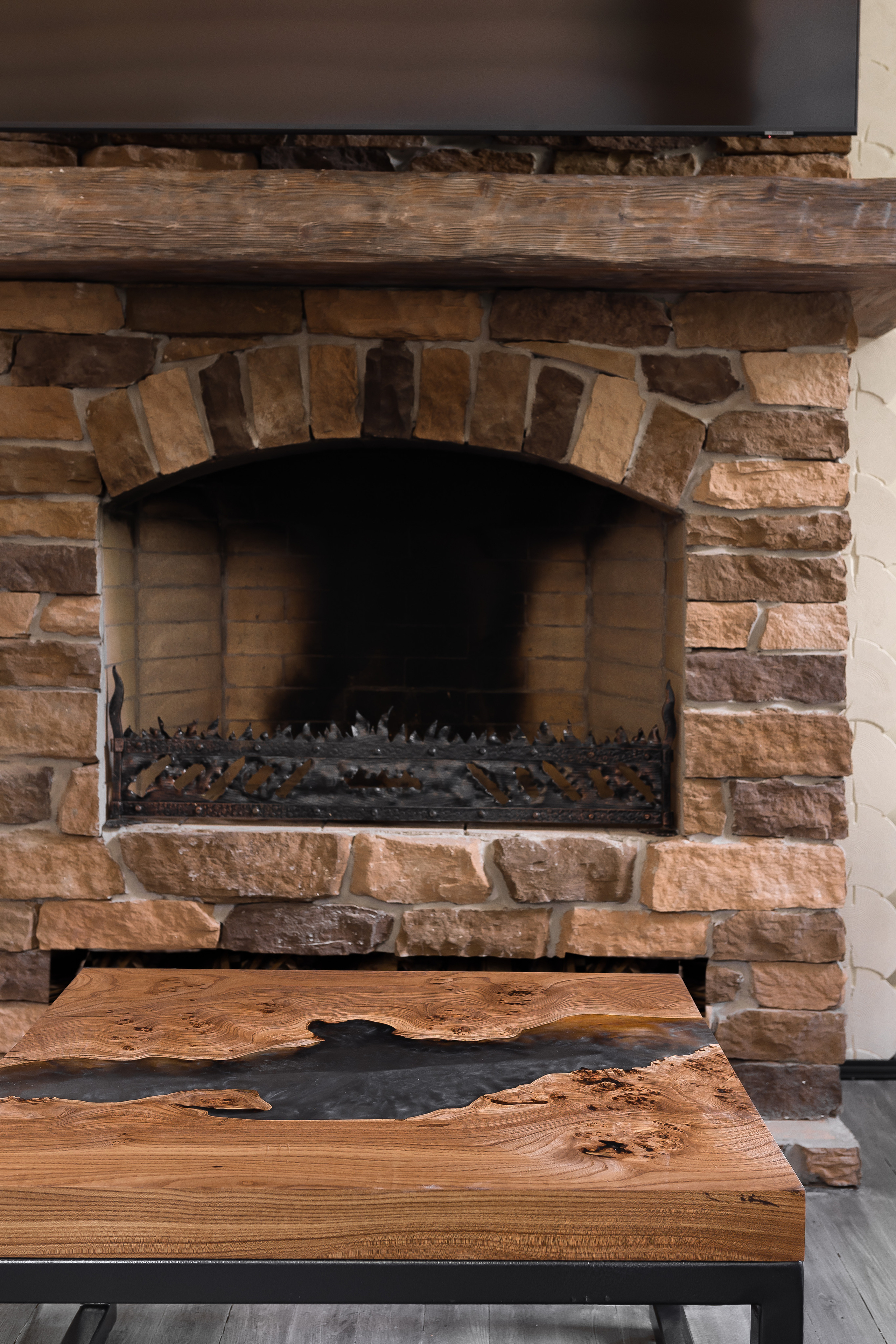 Столы из слэба в интерьере загородного дома. Интерьерный фотограф в Москве