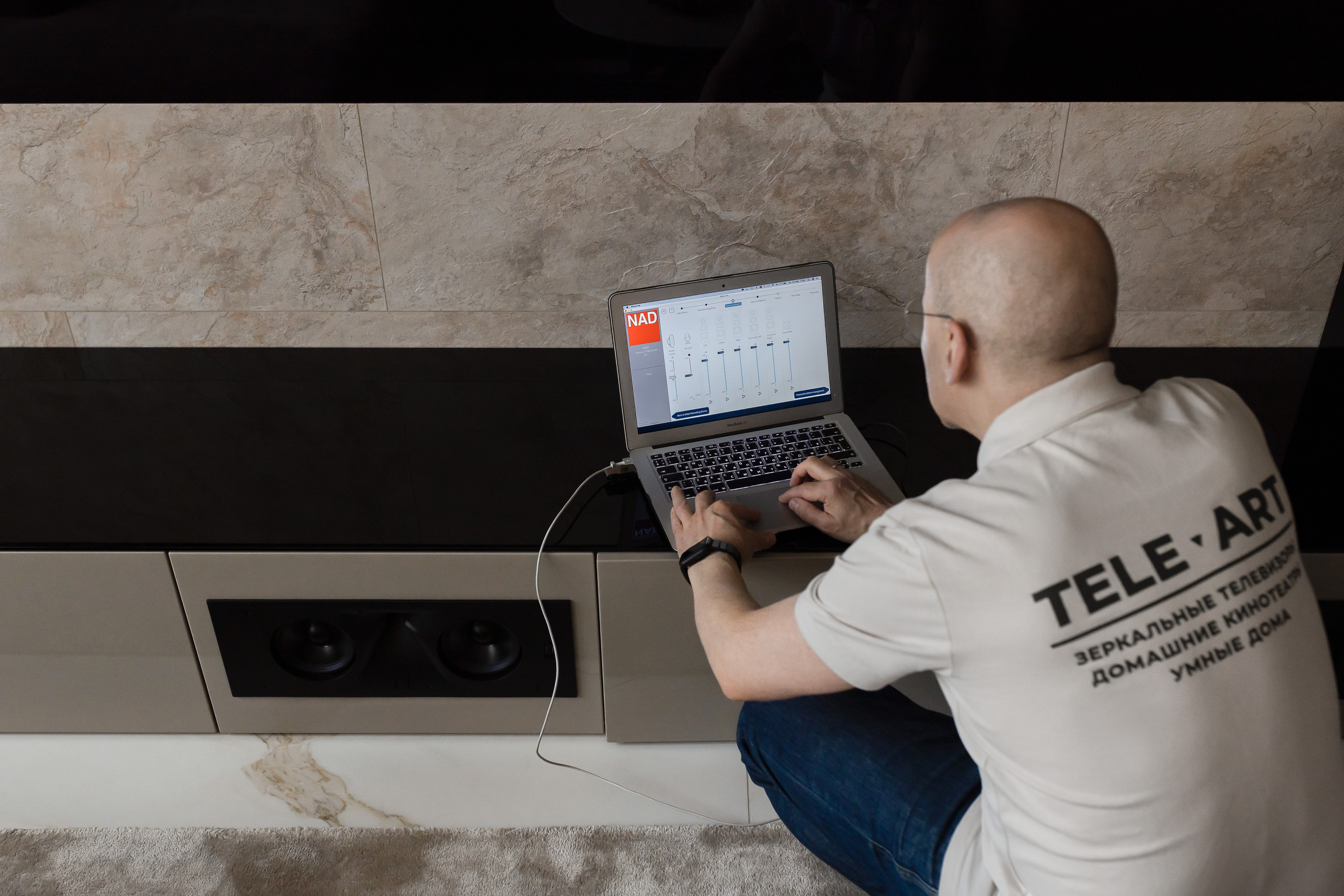 Продукт в интерьере. Зеркальные телевизоры и аудиосистемы. Интерьерный фотограф в Москве