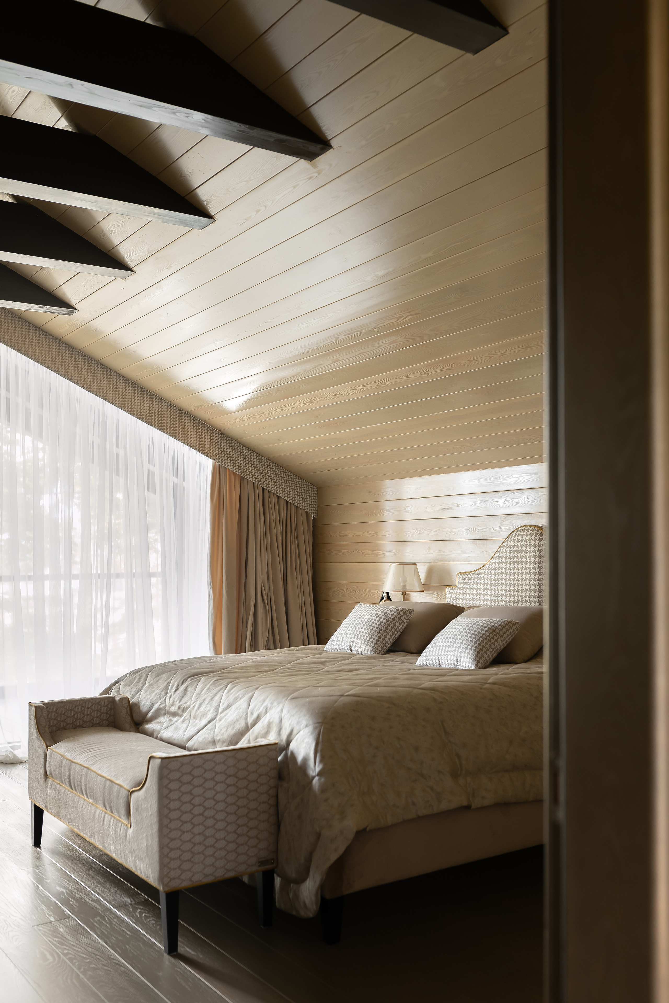 Загородный деревянный дом для спокойного отдыха. Интерьерный фотограф в Москве