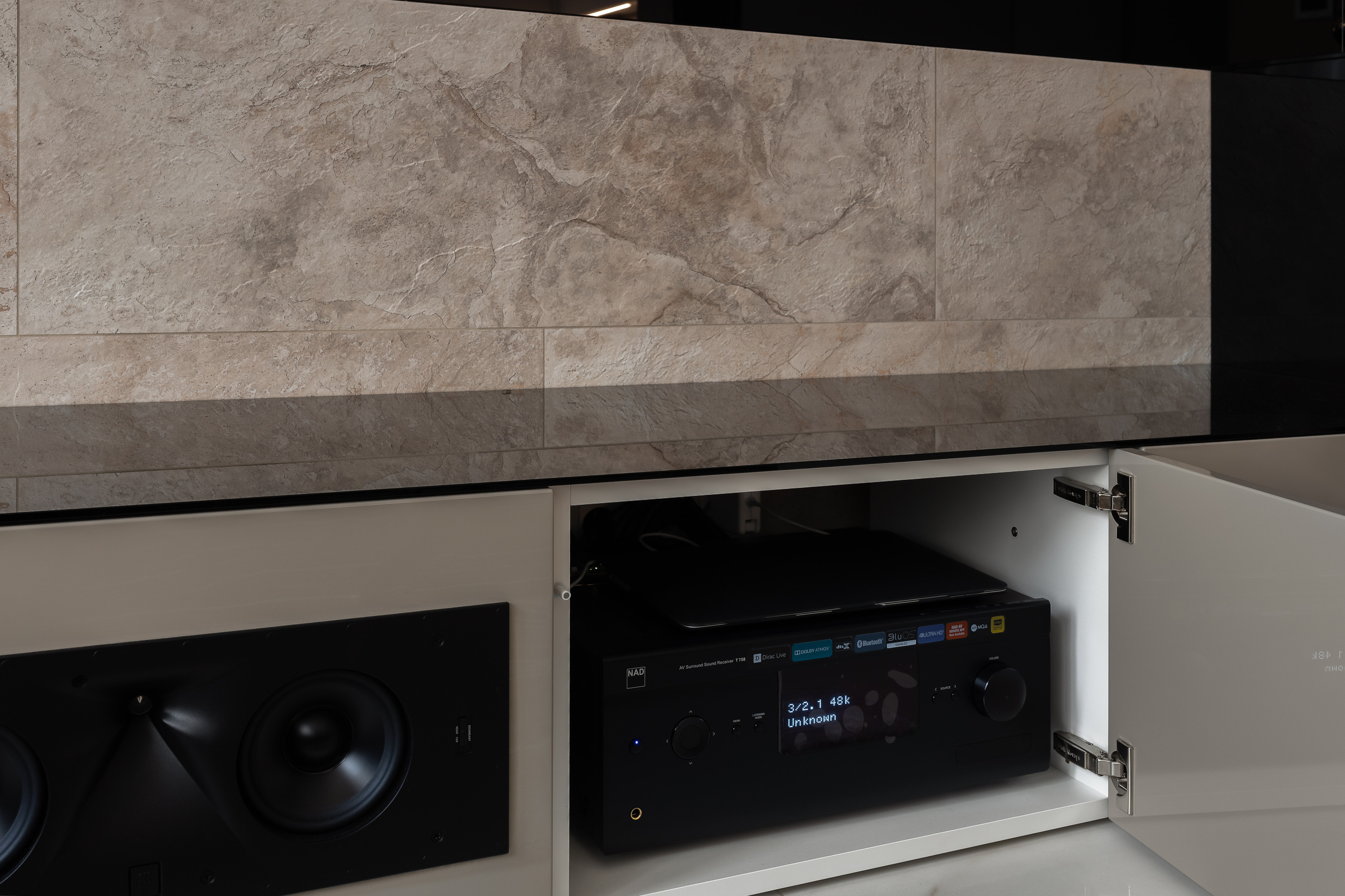 Продукт в интерьере. Зеркальные телевизоры и аудиосистемы. Интерьерный фотограф в Москве