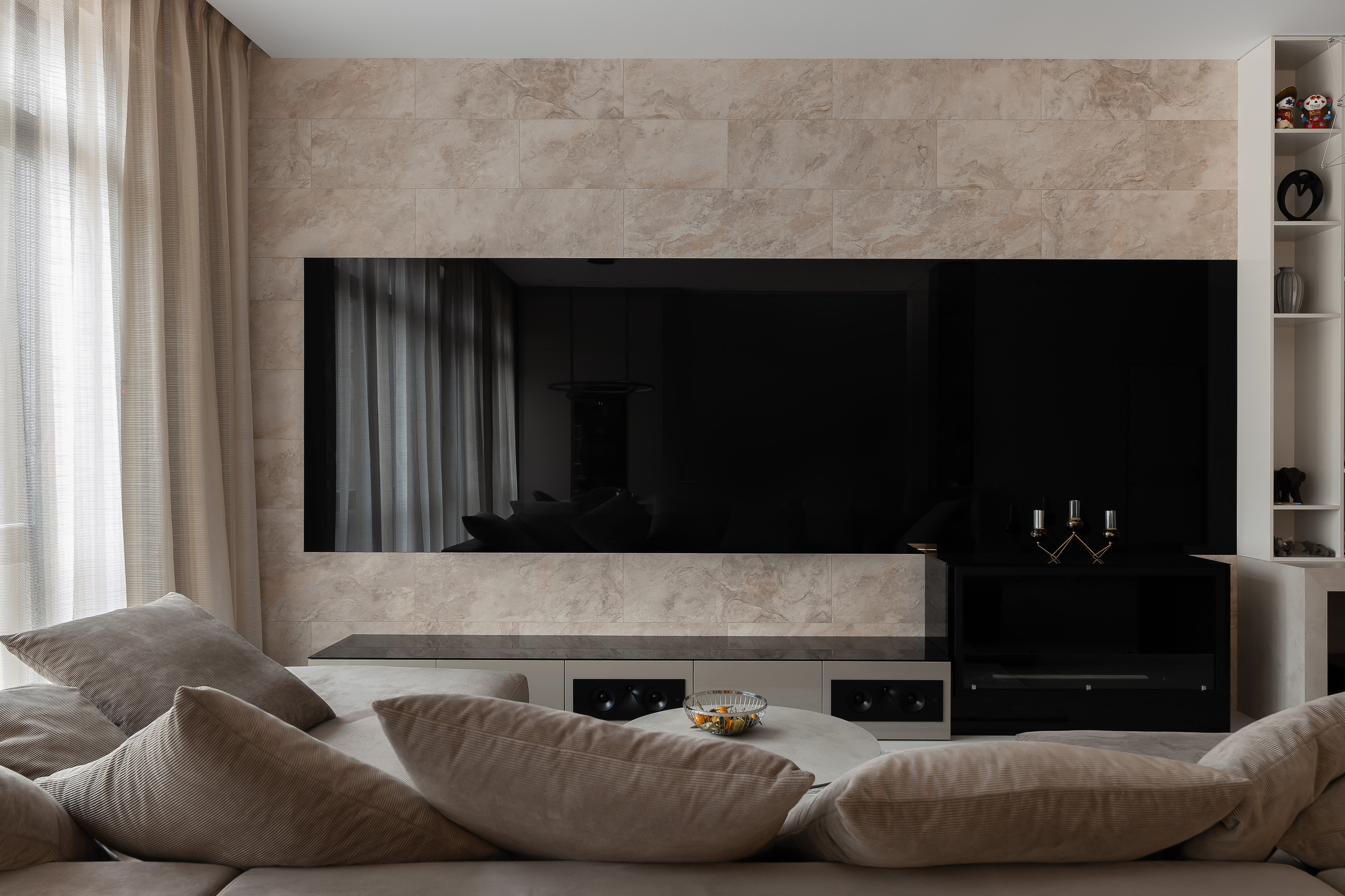 Продукт в интерьере. Зеркальные телевизоры и аудиосистемы. Интерьерный фотограф в Москве