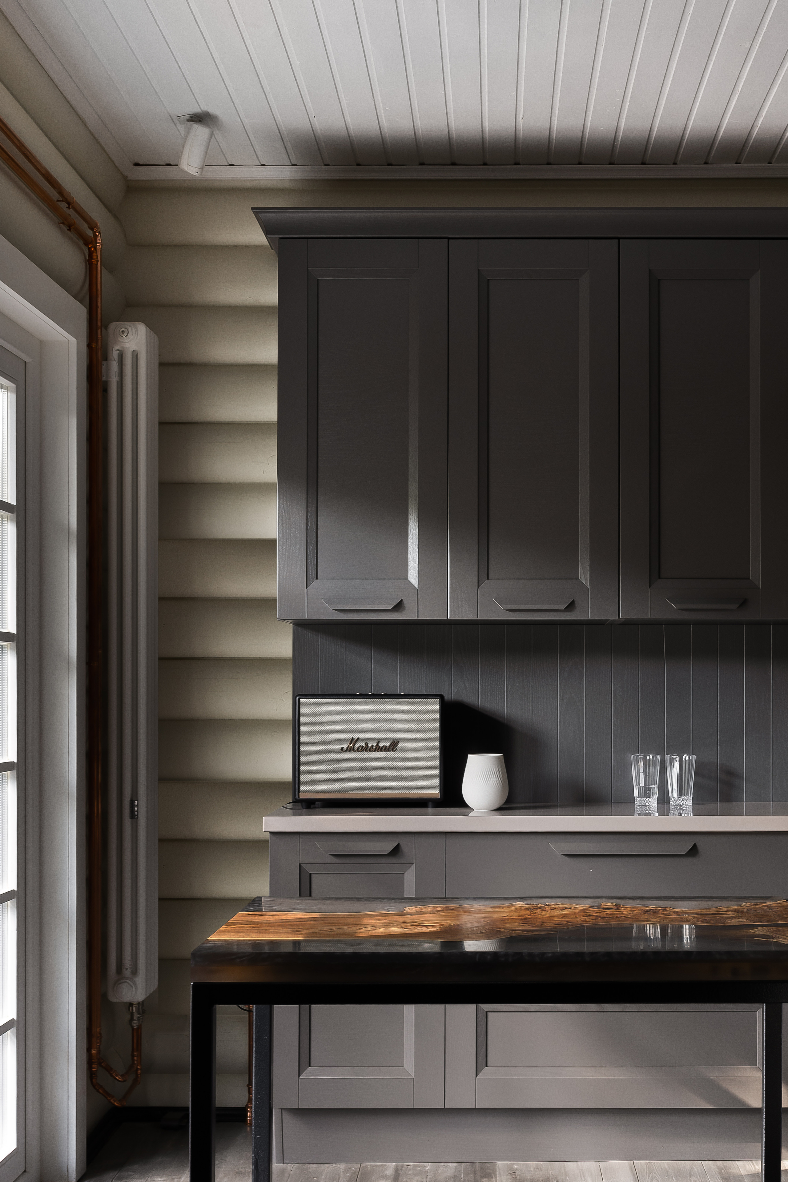 Столы из слэба в интерьере загородного дома. Интерьерный фотограф в Москве